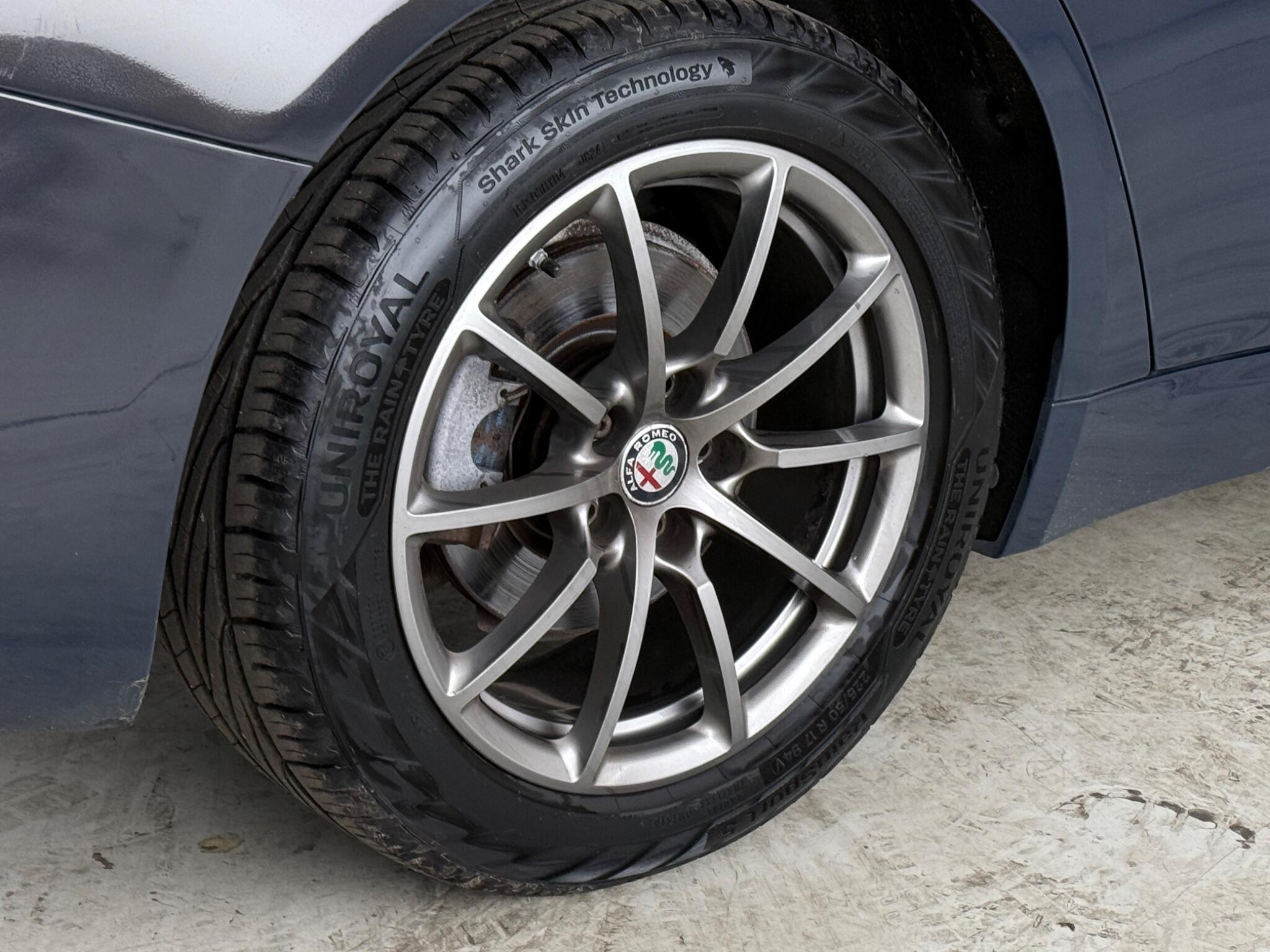 Alfa Romeo Giulia view 10