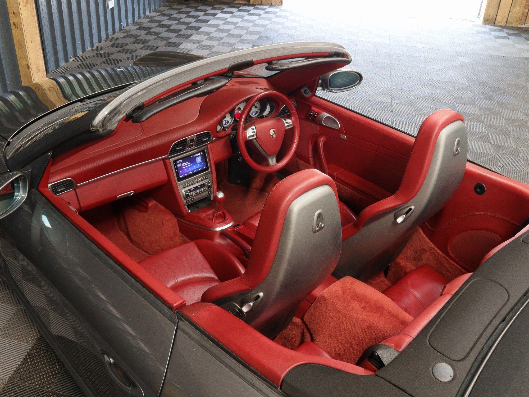 Porsche 911 view 6