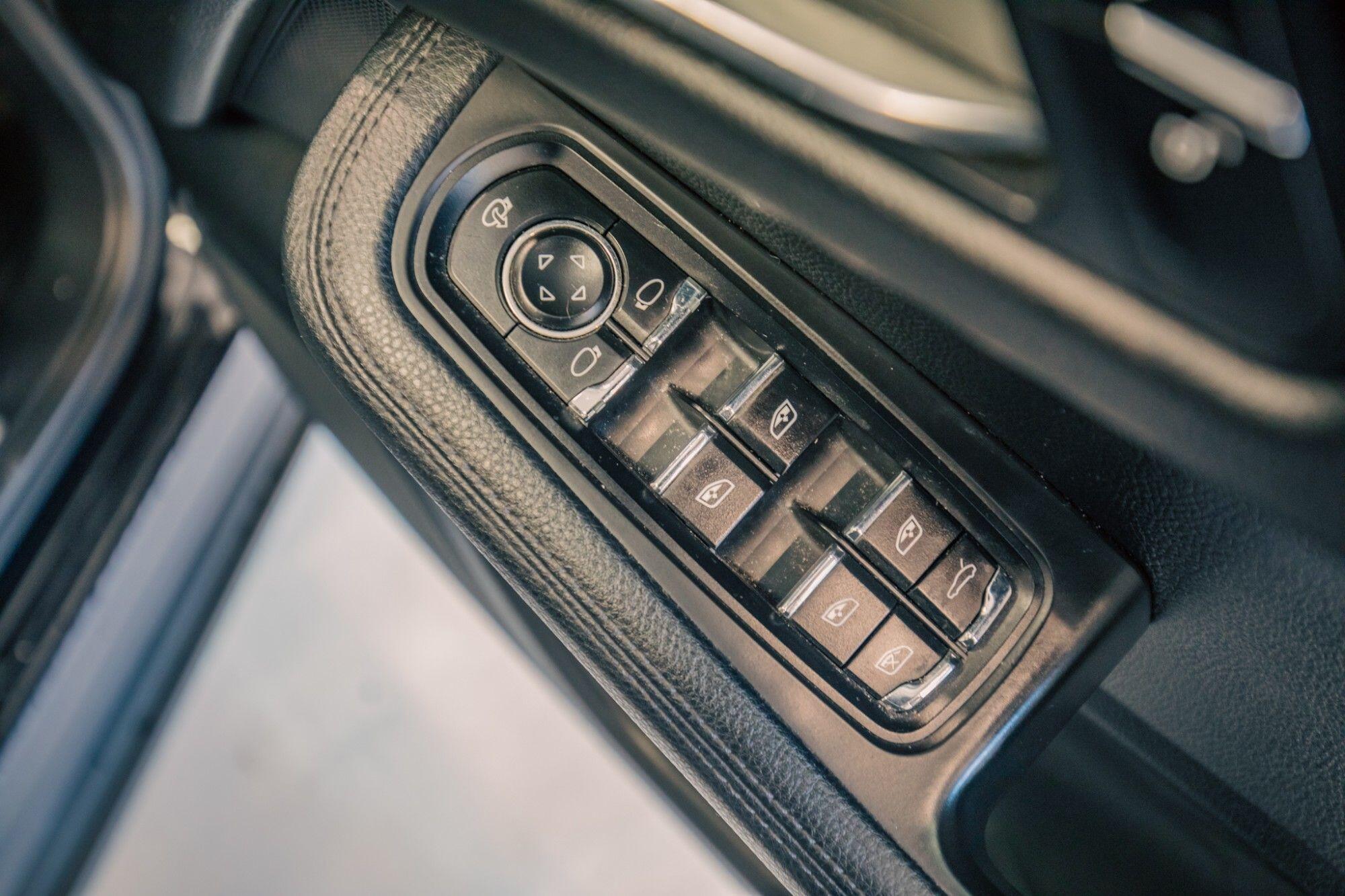 Porsche Macan view 10