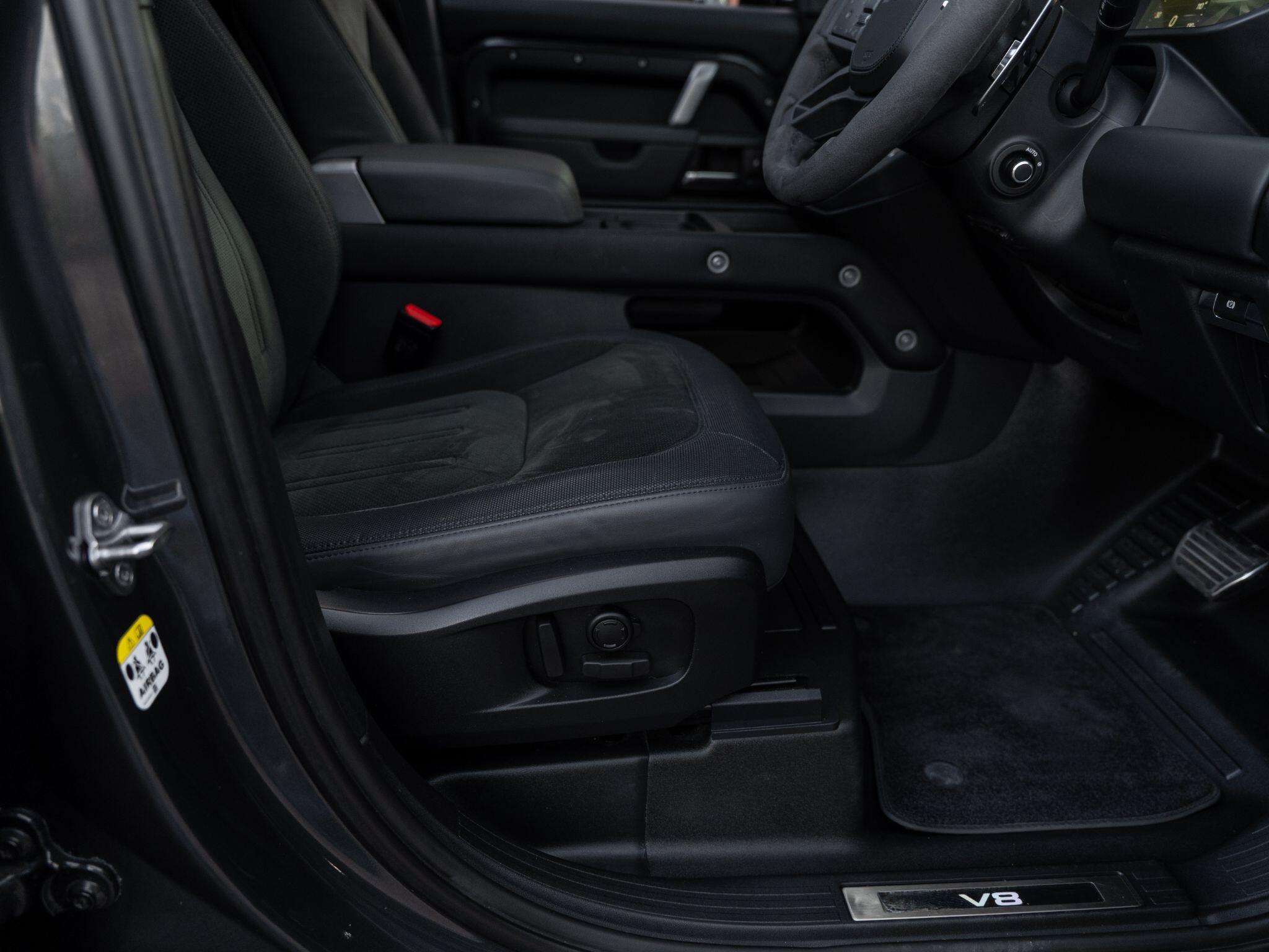 Land Rover Defender view 47