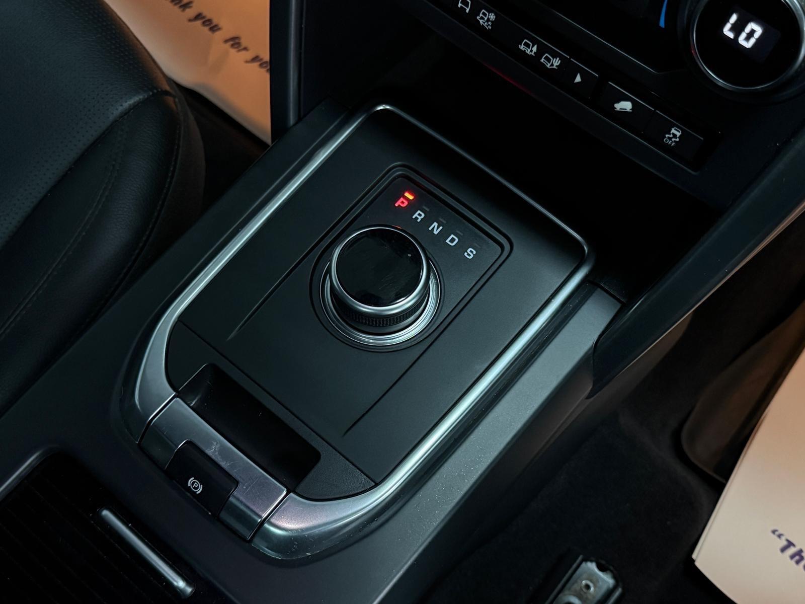 Land Rover Discovery Sport view 28