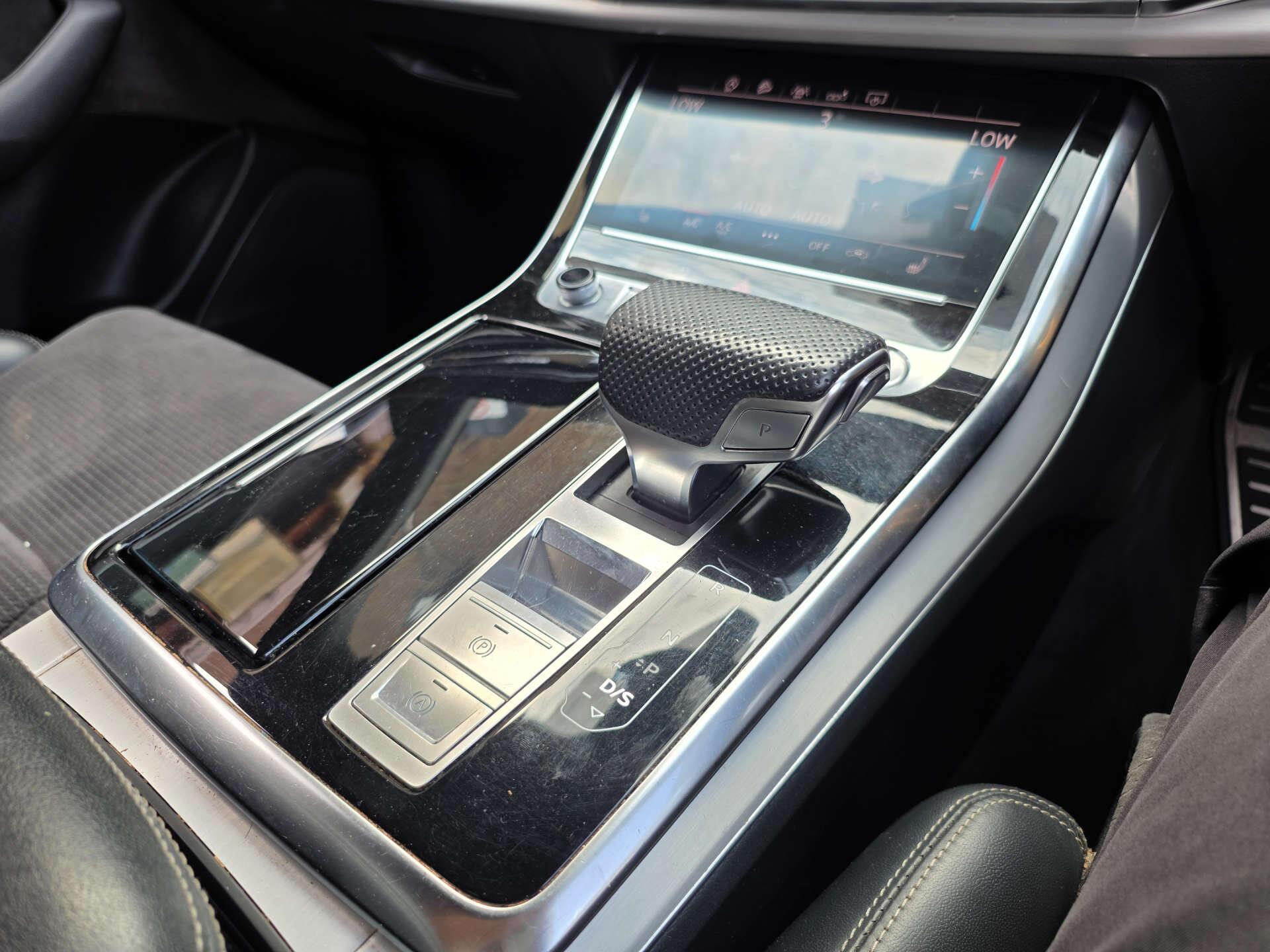 Audi Q8 view 33