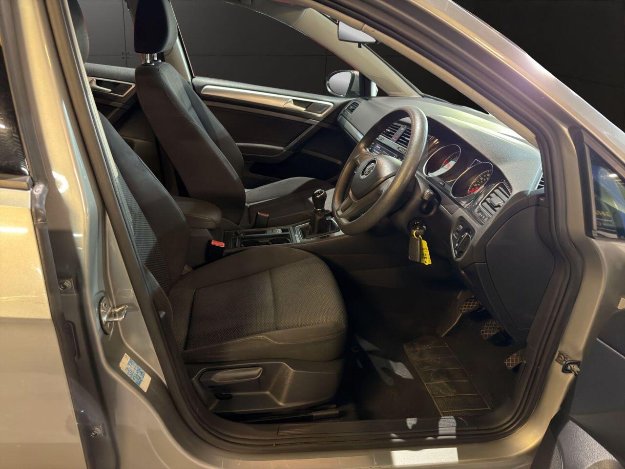 Volkswagen Golf view 11