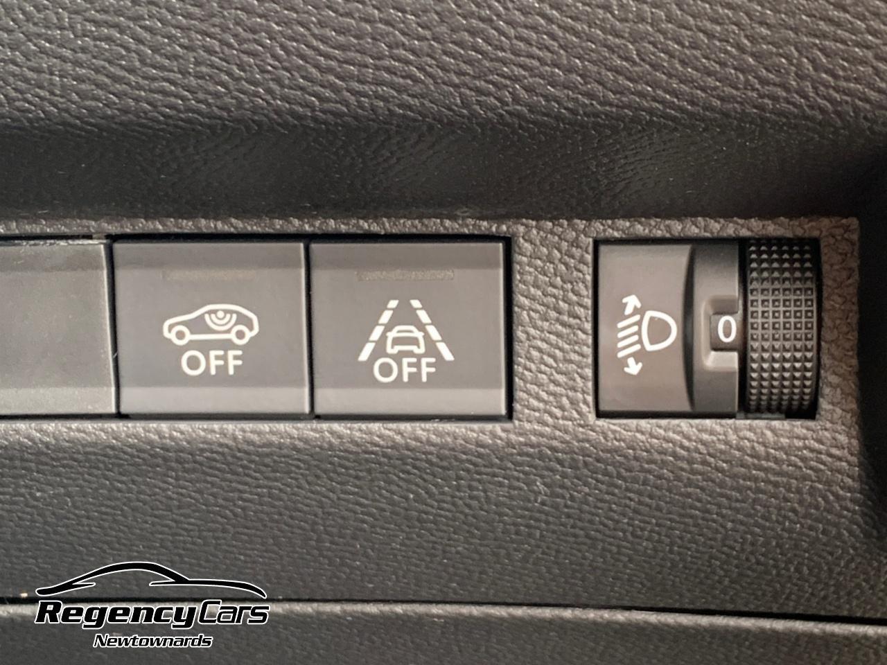 Peugeot 208 view 16