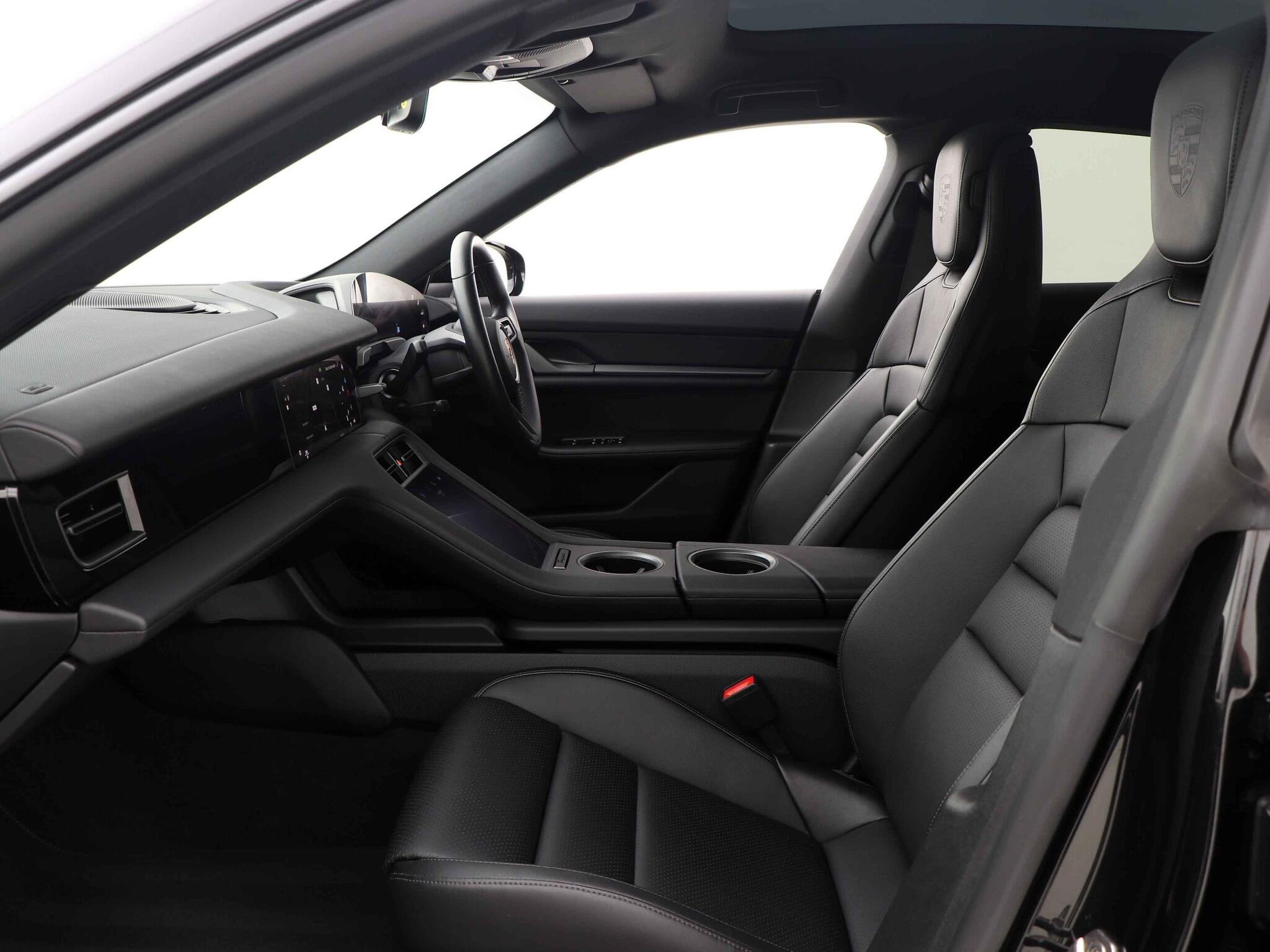 Porsche Taycan view 27