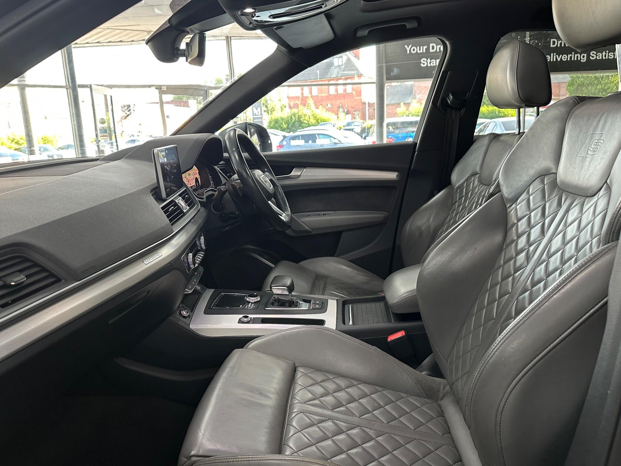 Audi Q5 view 42