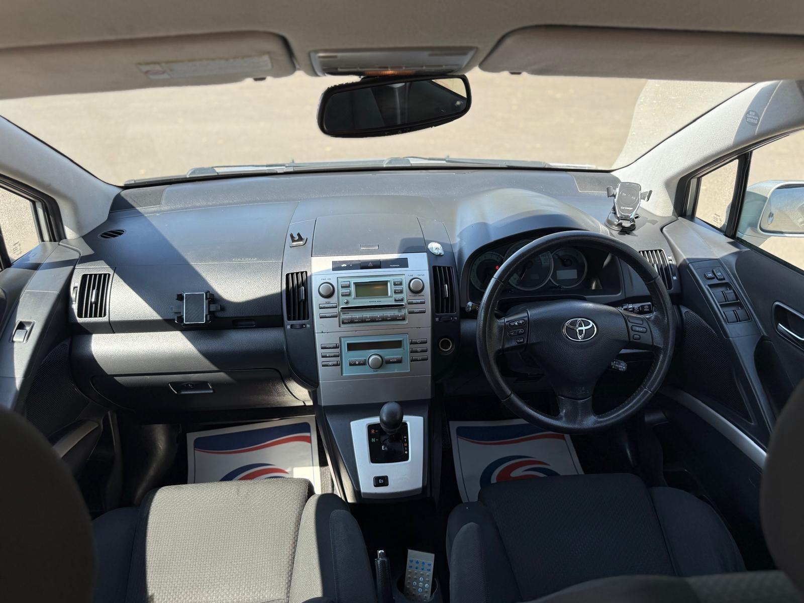 Toyota Corolla Verso view 2