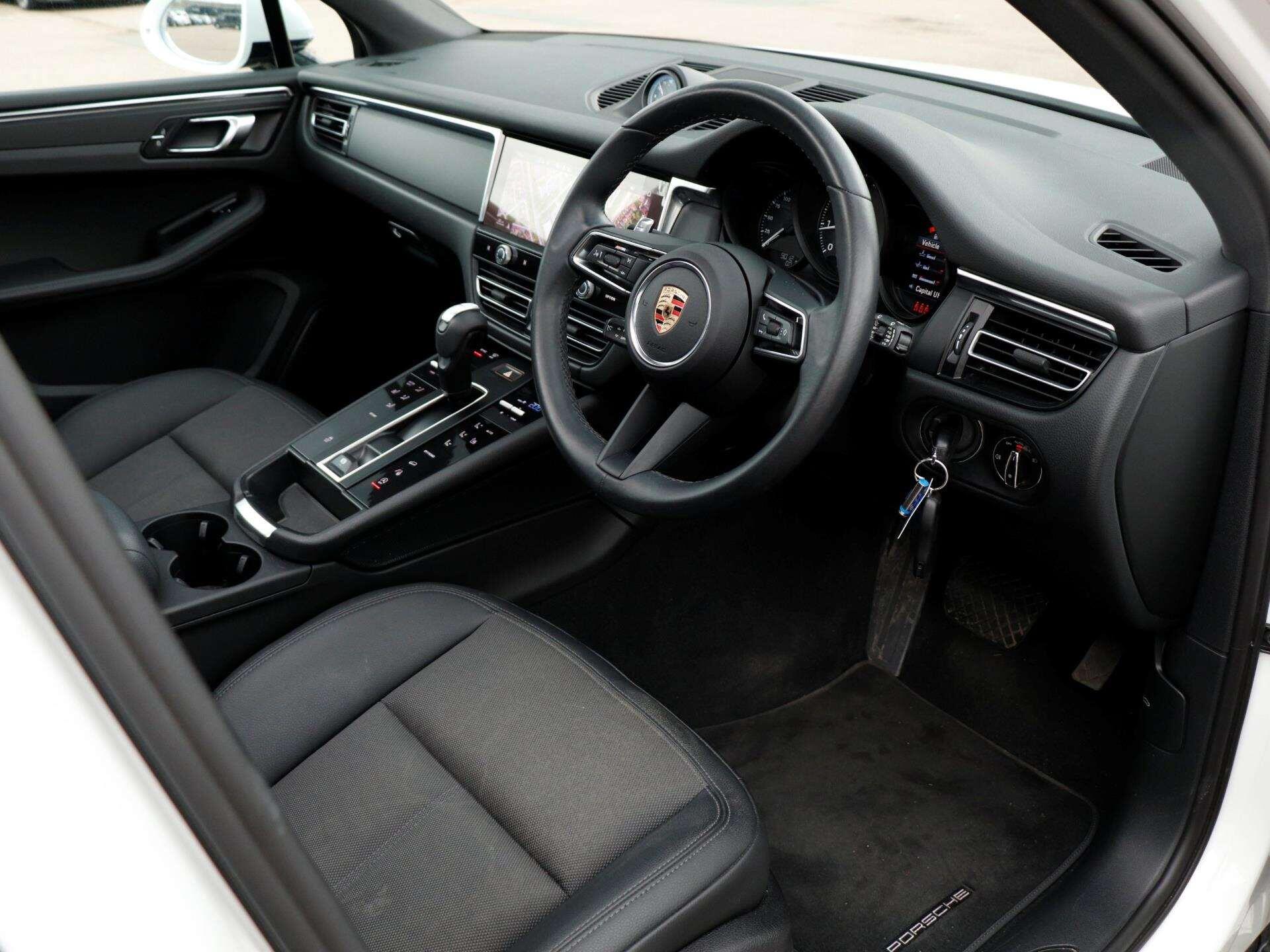 Porsche Macan view 10