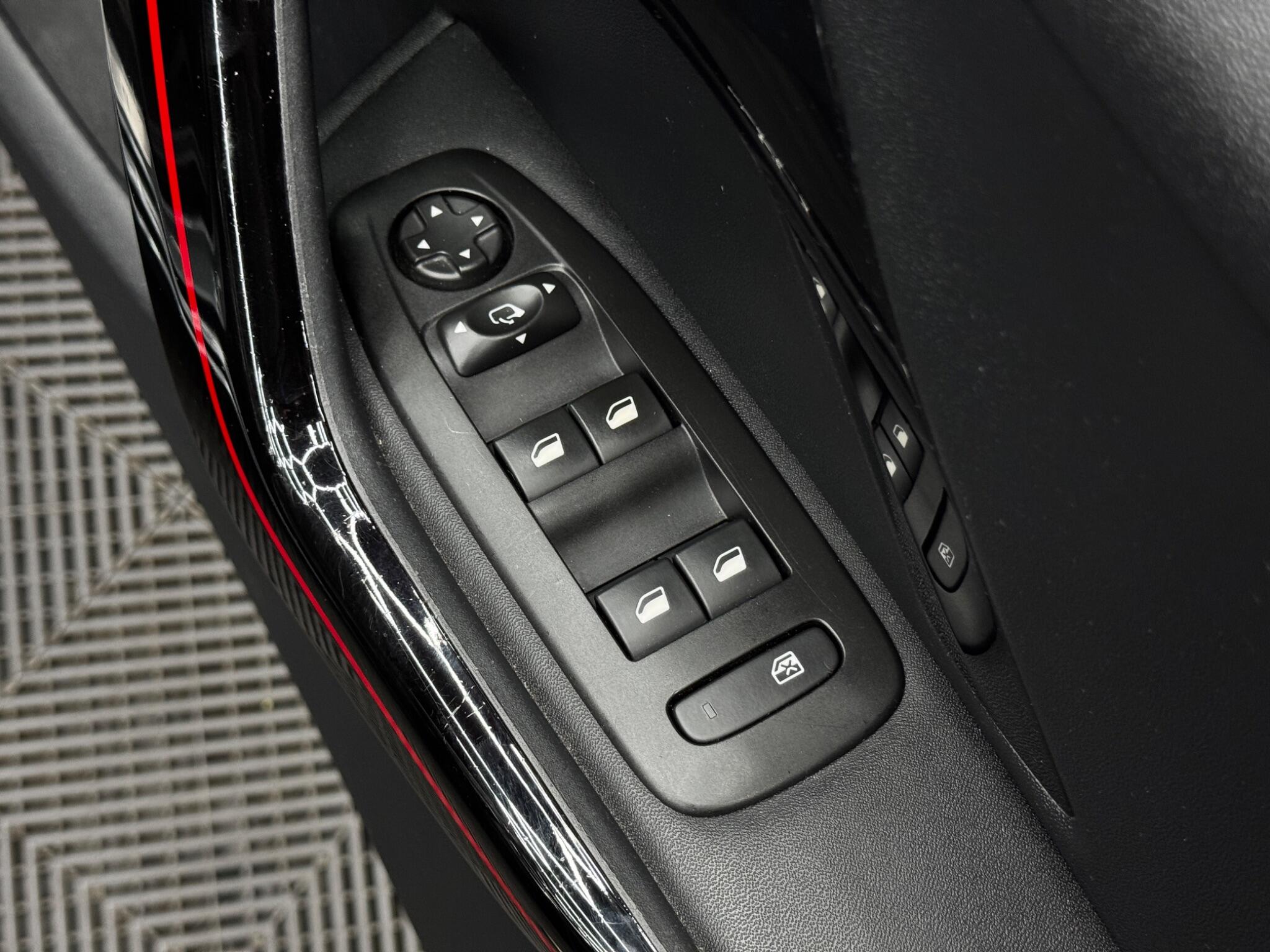 Peugeot 208 view 34