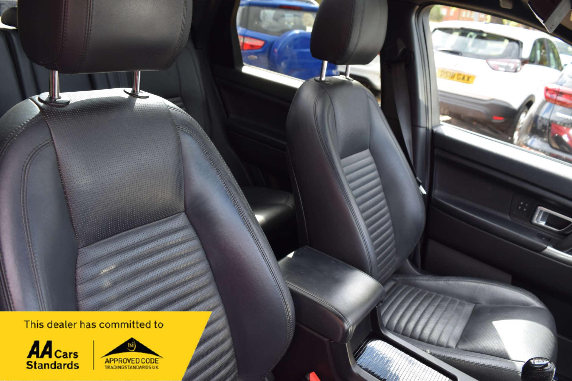 Land Rover Discovery Sport view 39