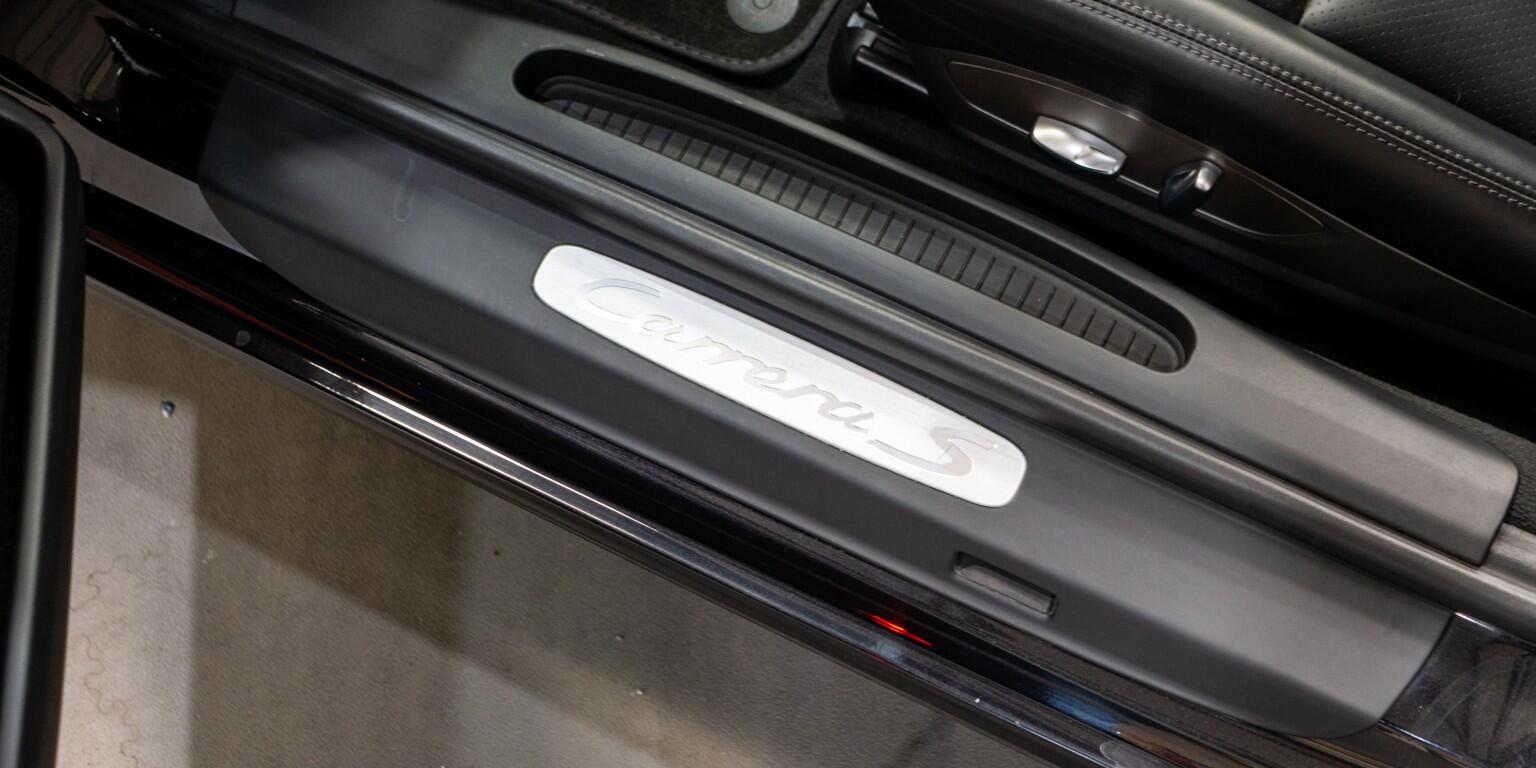 Porsche 911 view 26