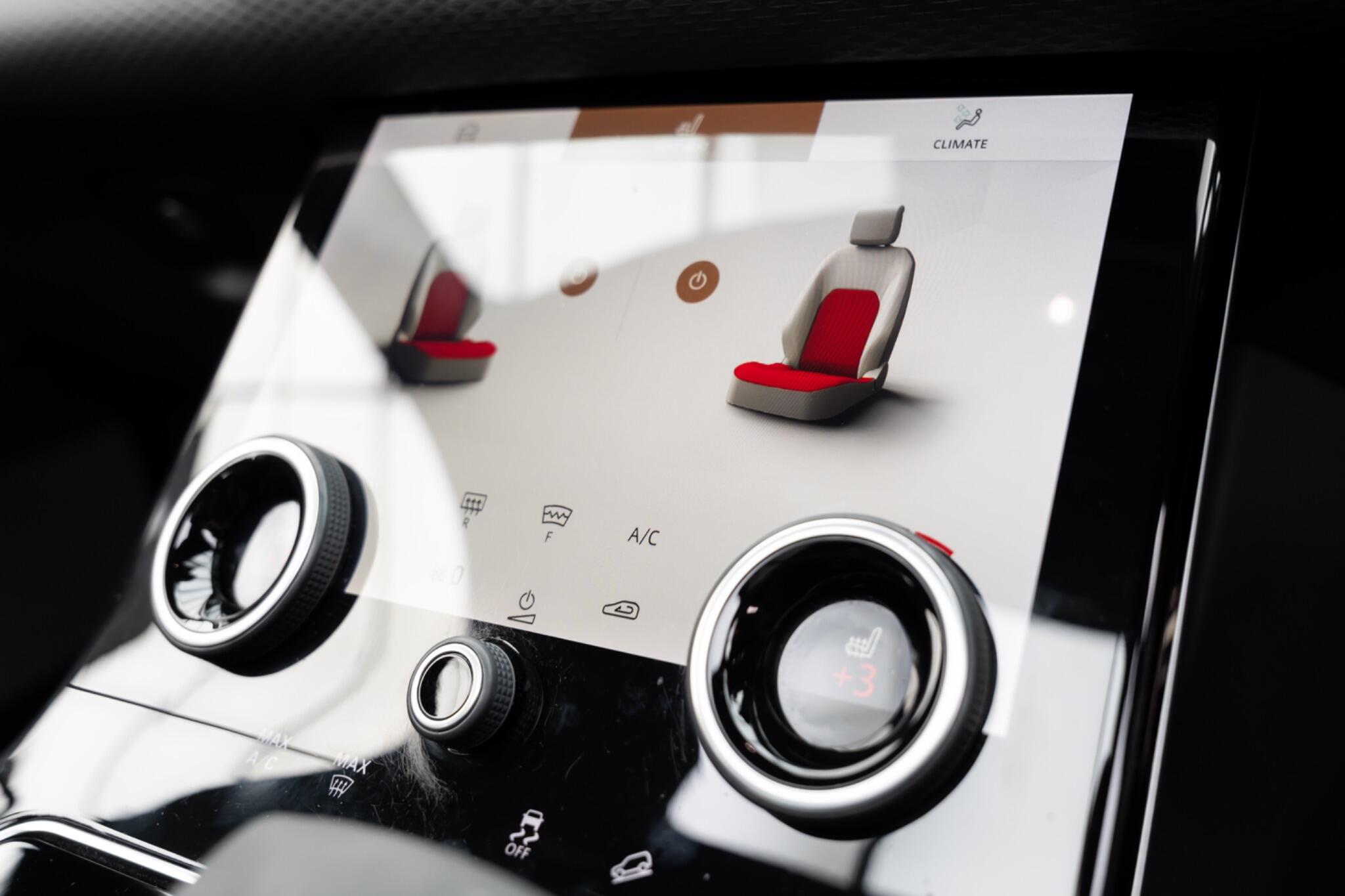 Land Rover Range Rover Velar view 13