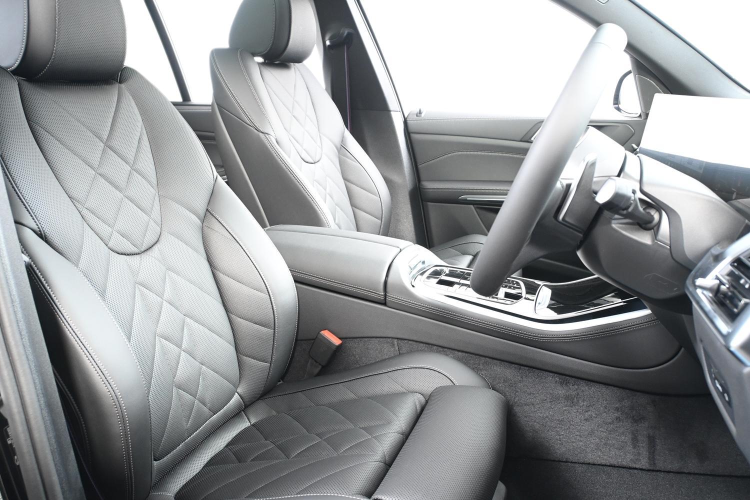 BMW X5 view 11