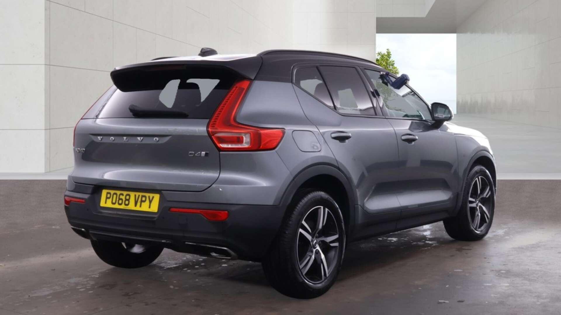 Volvo XC40 view 5