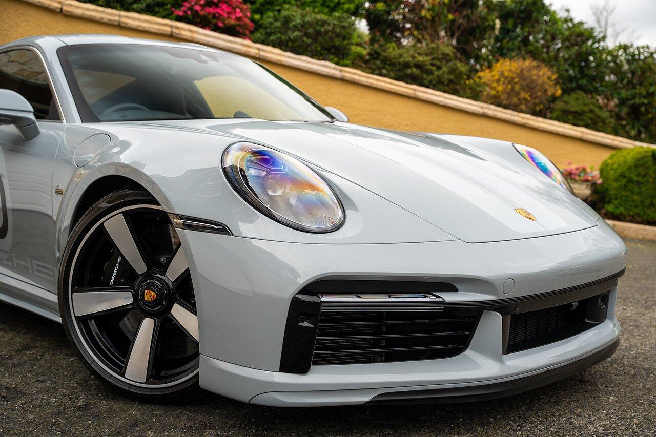 Porsche 911 view 31