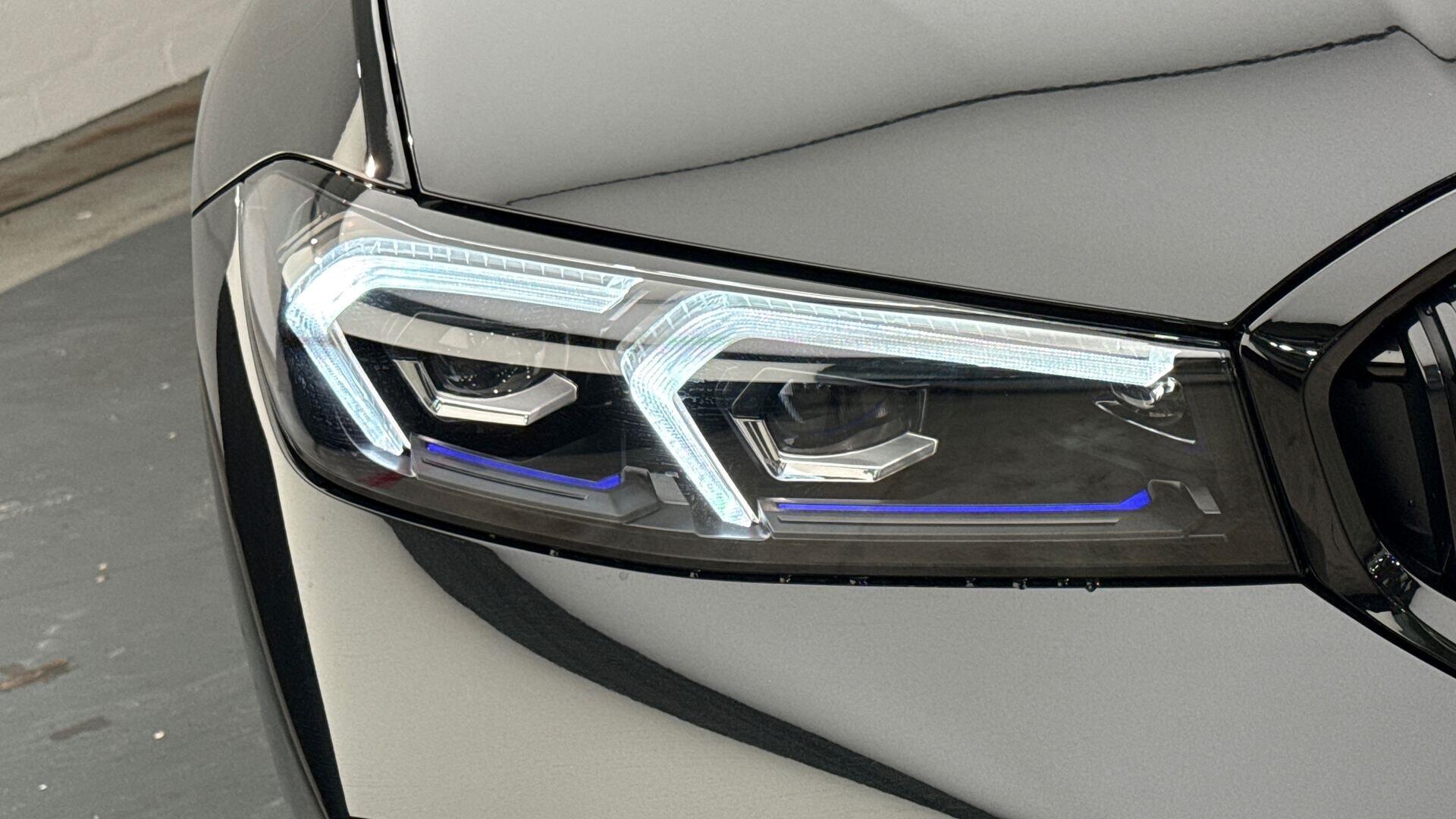 BMW 3 Series view 23