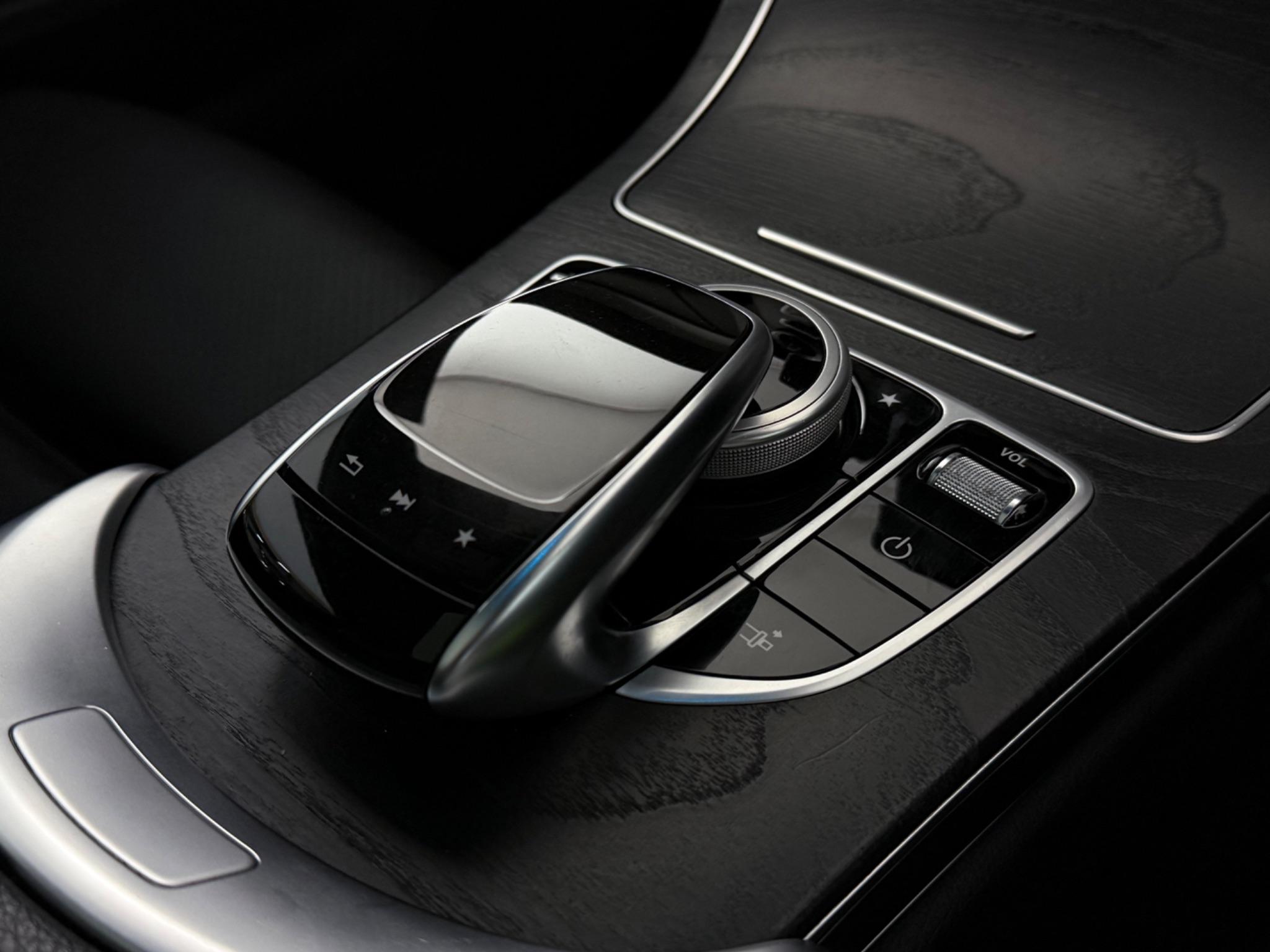 Mercedes-Benz C-Class view 30