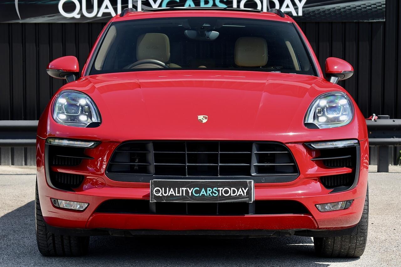 Porsche Macan view 4