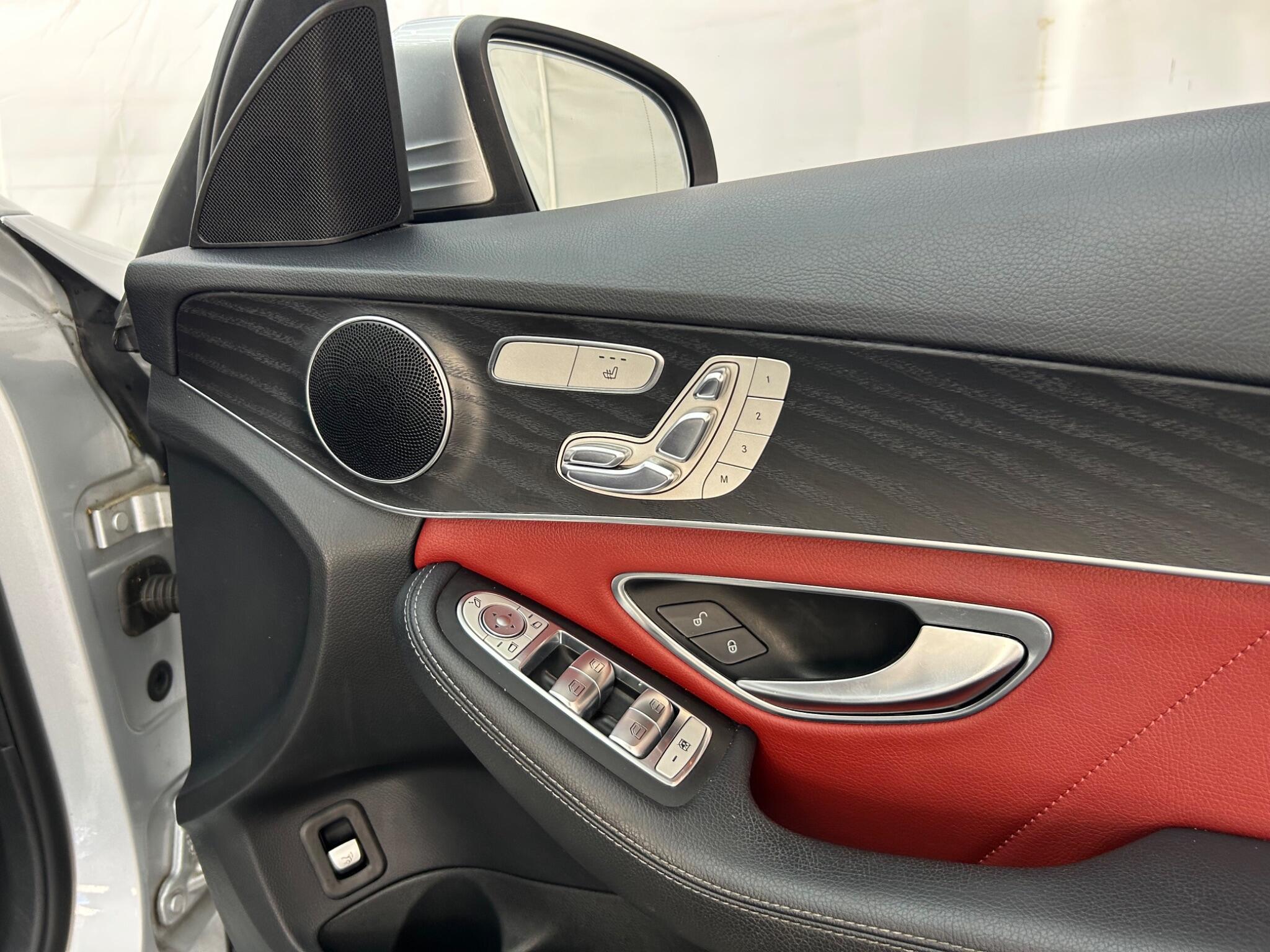 Mercedes-Benz C Class view 29