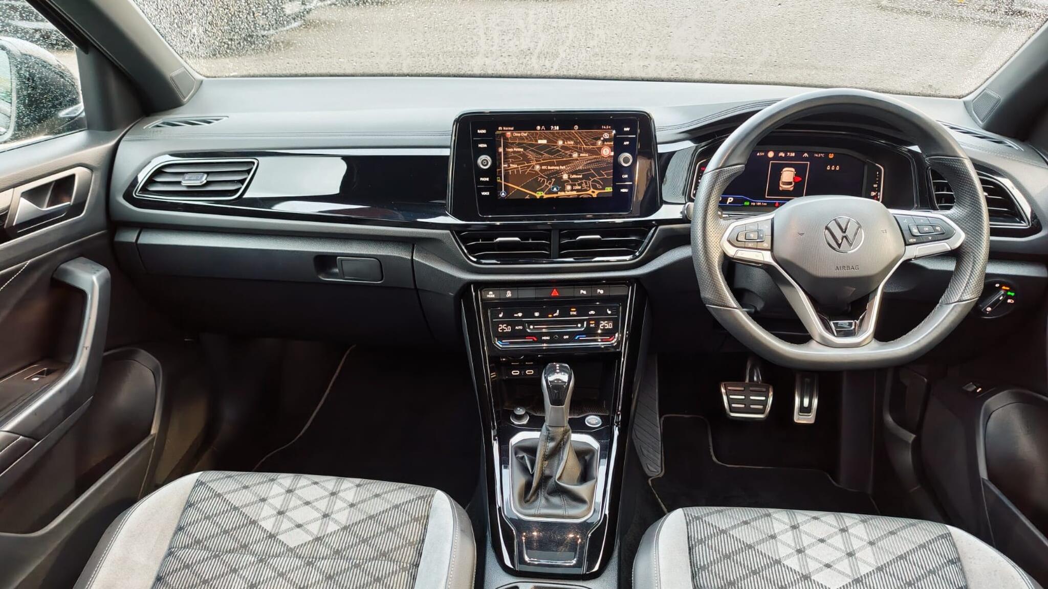 Volkswagen T-Roc view 11