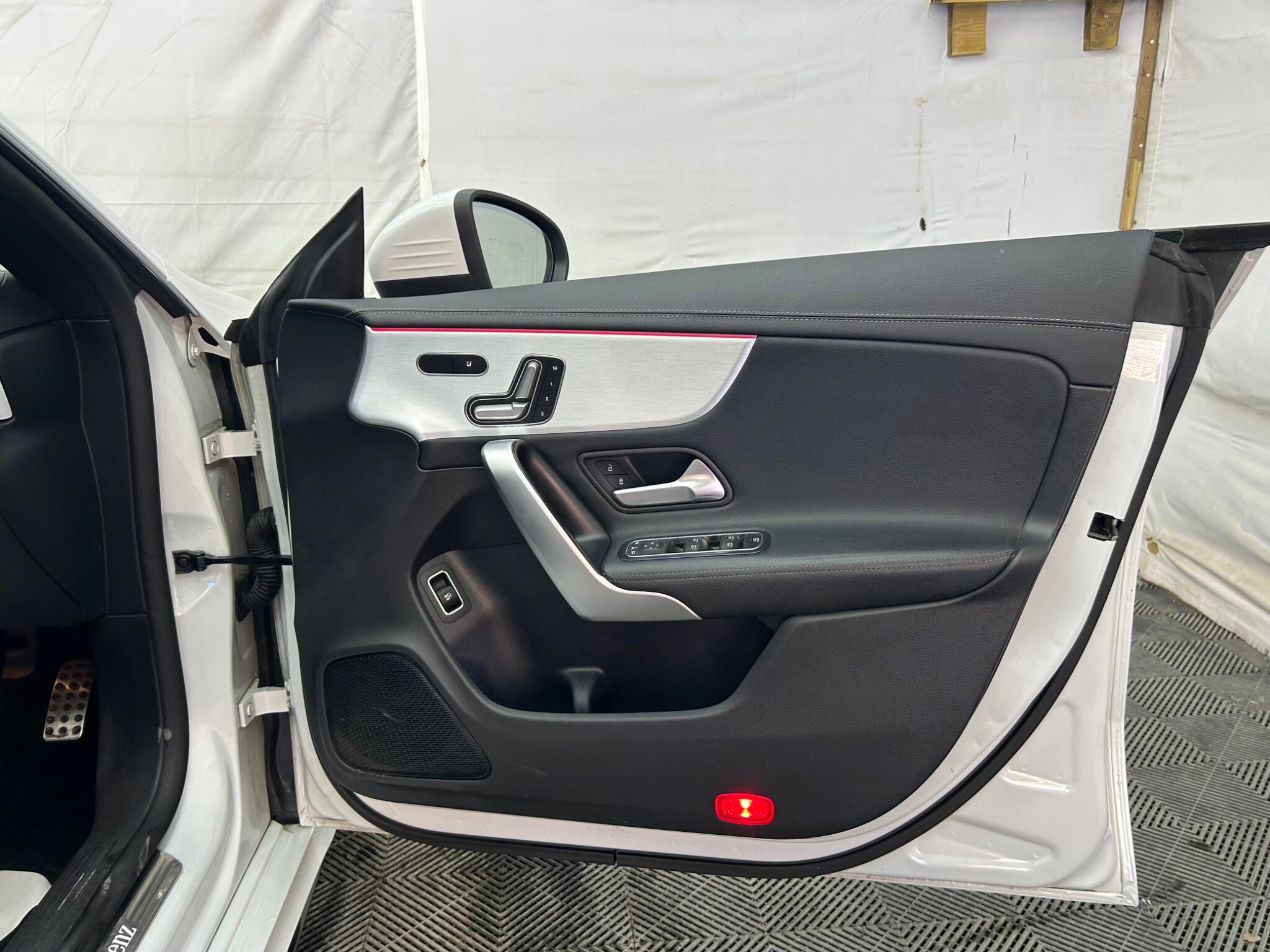 Mercedes-Benz Cla view 32