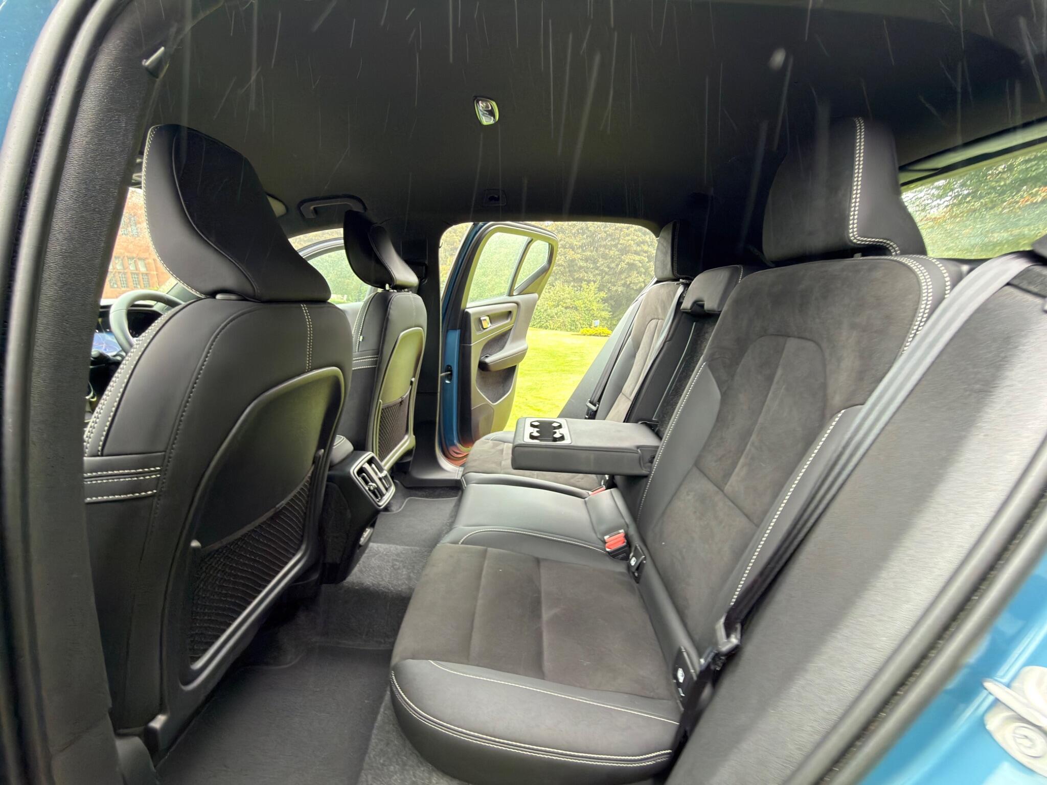 Volvo XC40 view 9