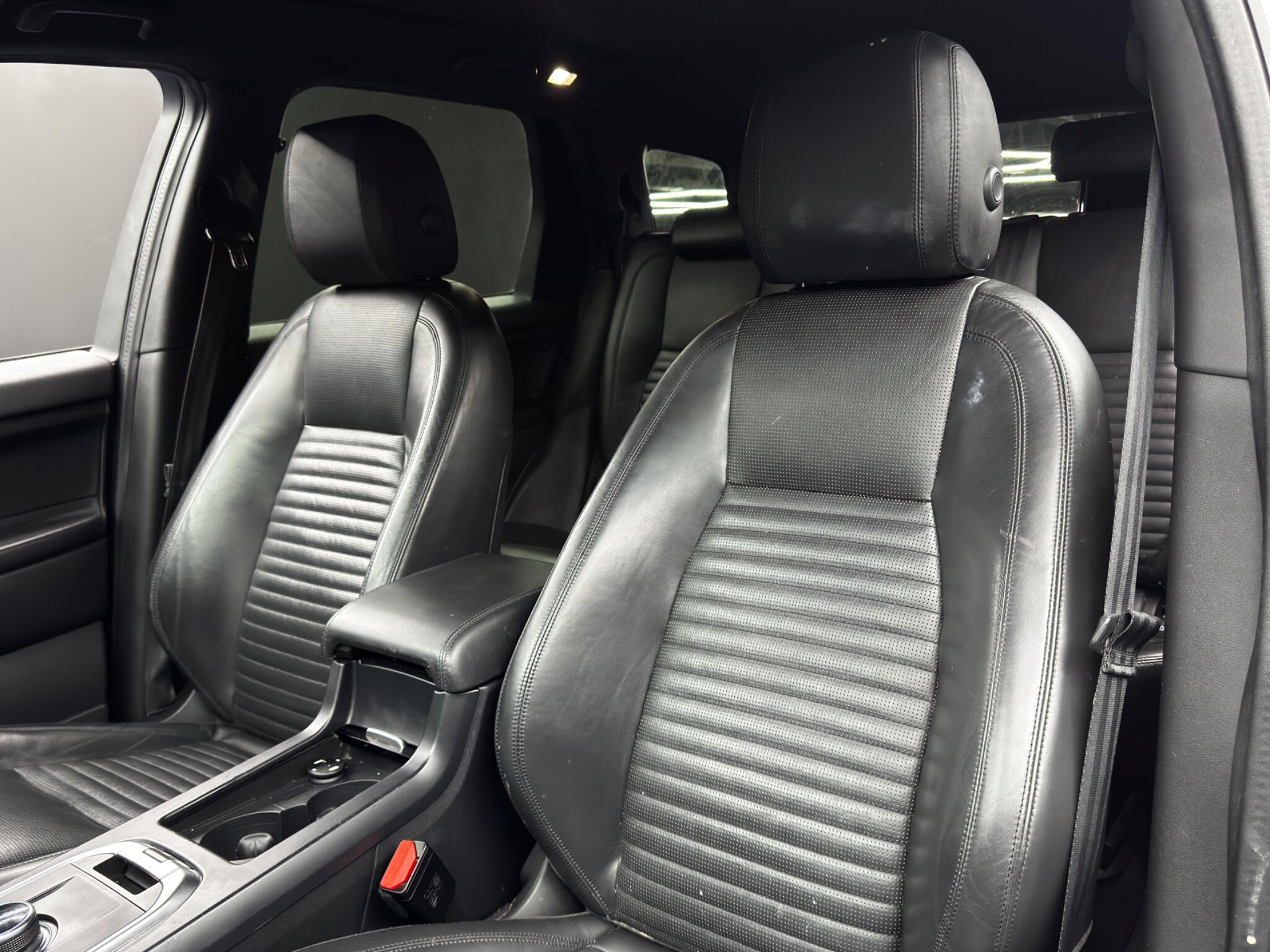 Land Rover Discovery Sport view 14