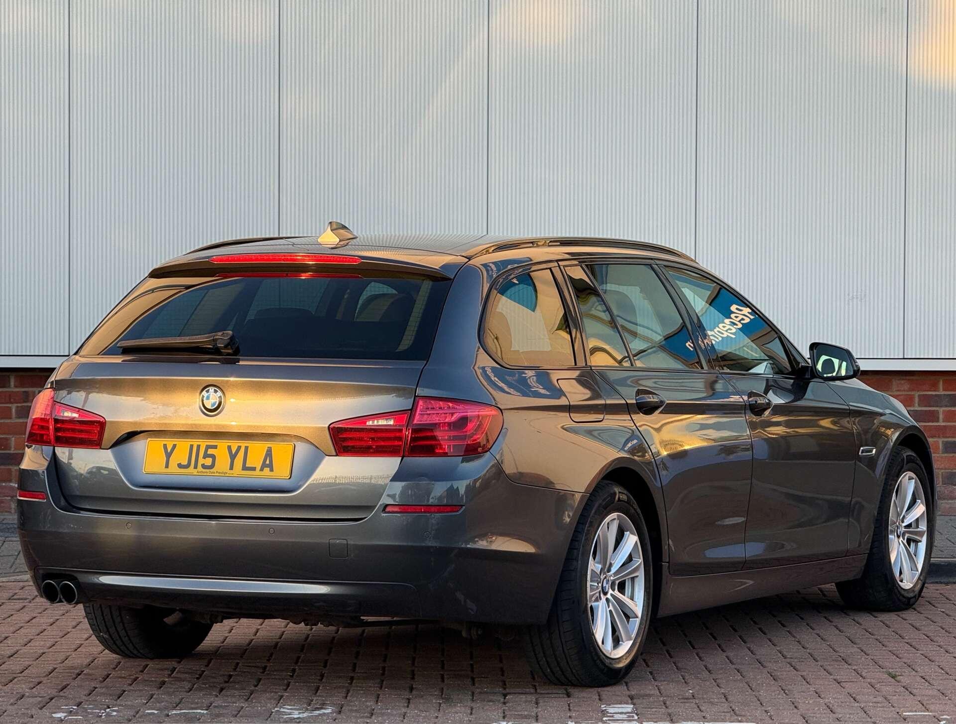 BMW 5 Series view 6