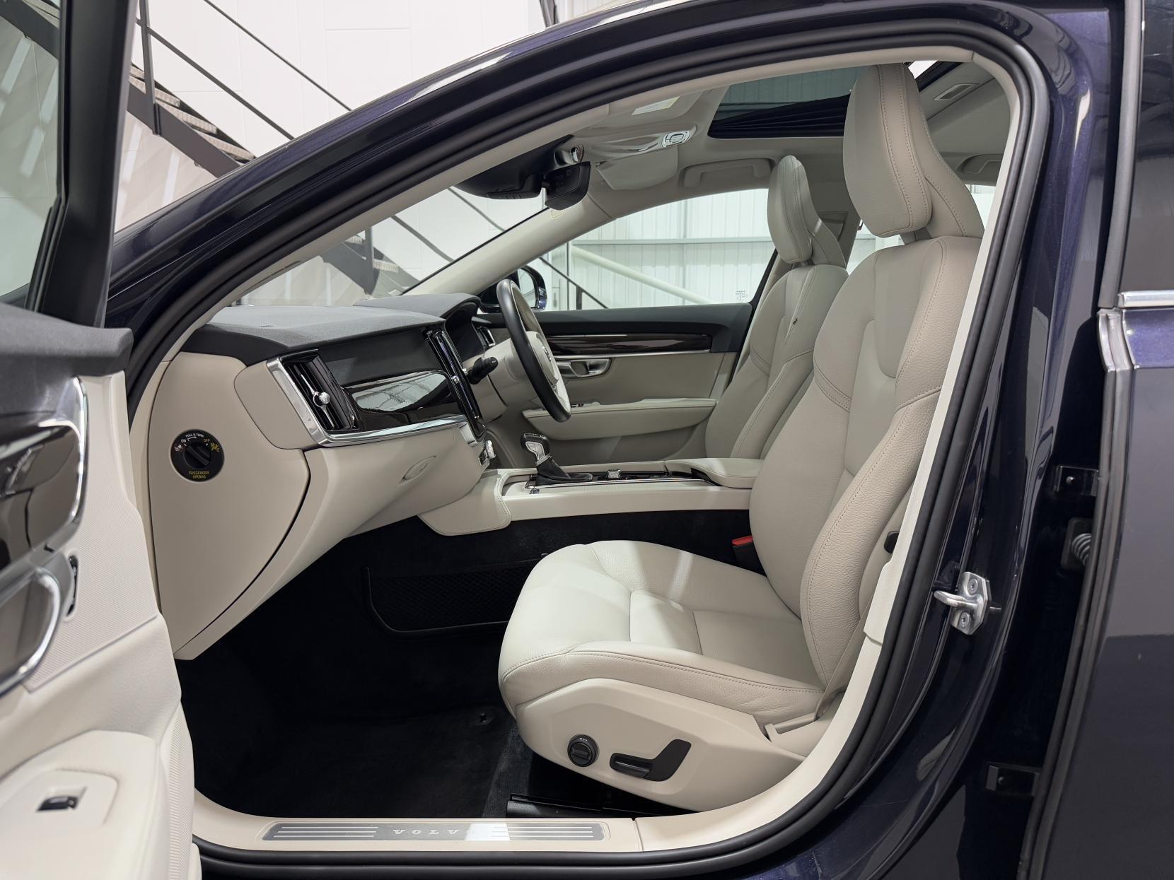 Volvo S90 view 44
