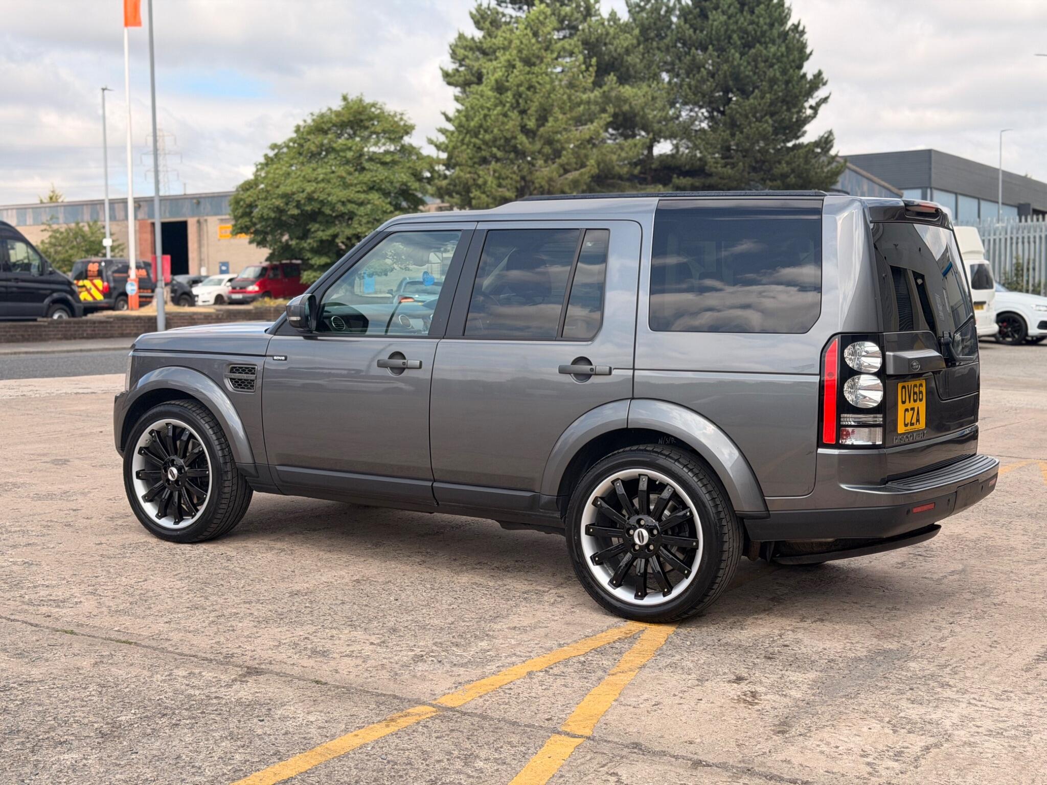 Land Rover Discovery view 42