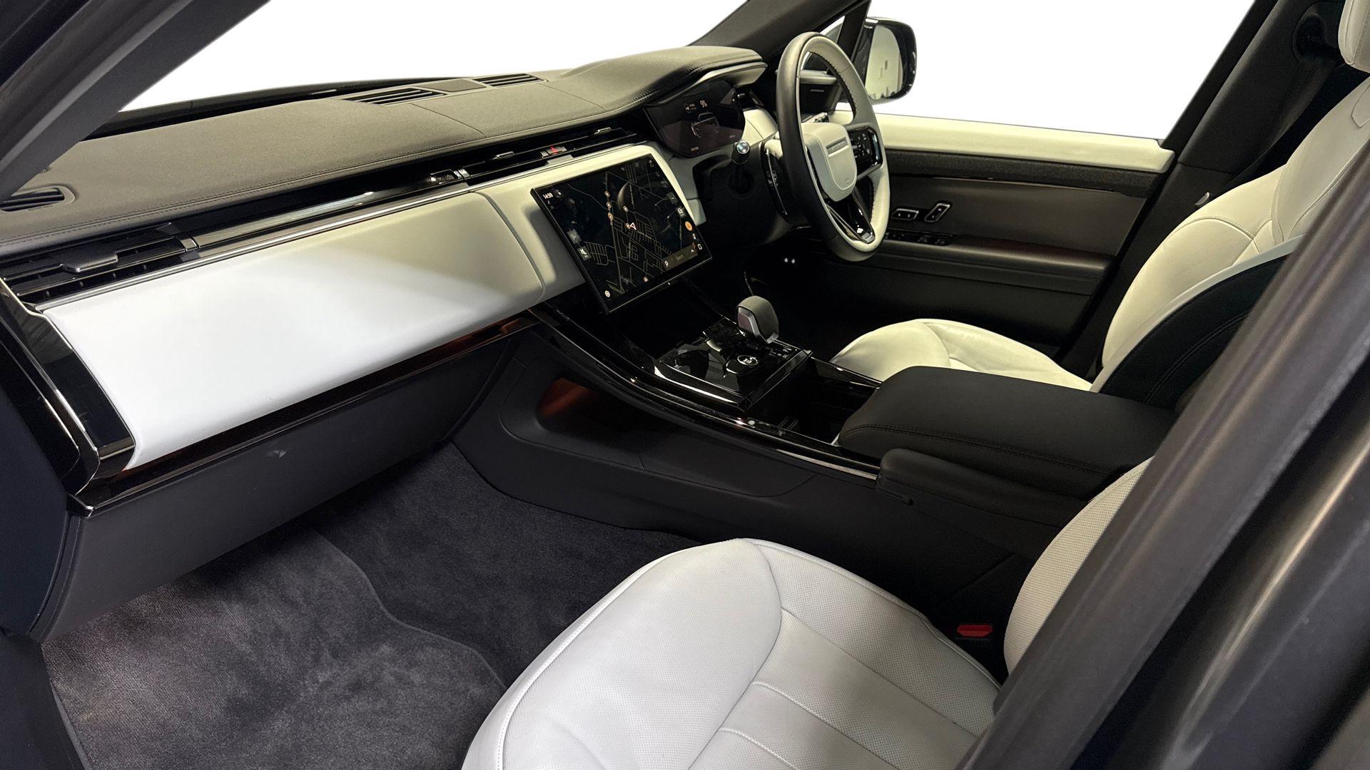 Land Rover Range Rover Sport view 3