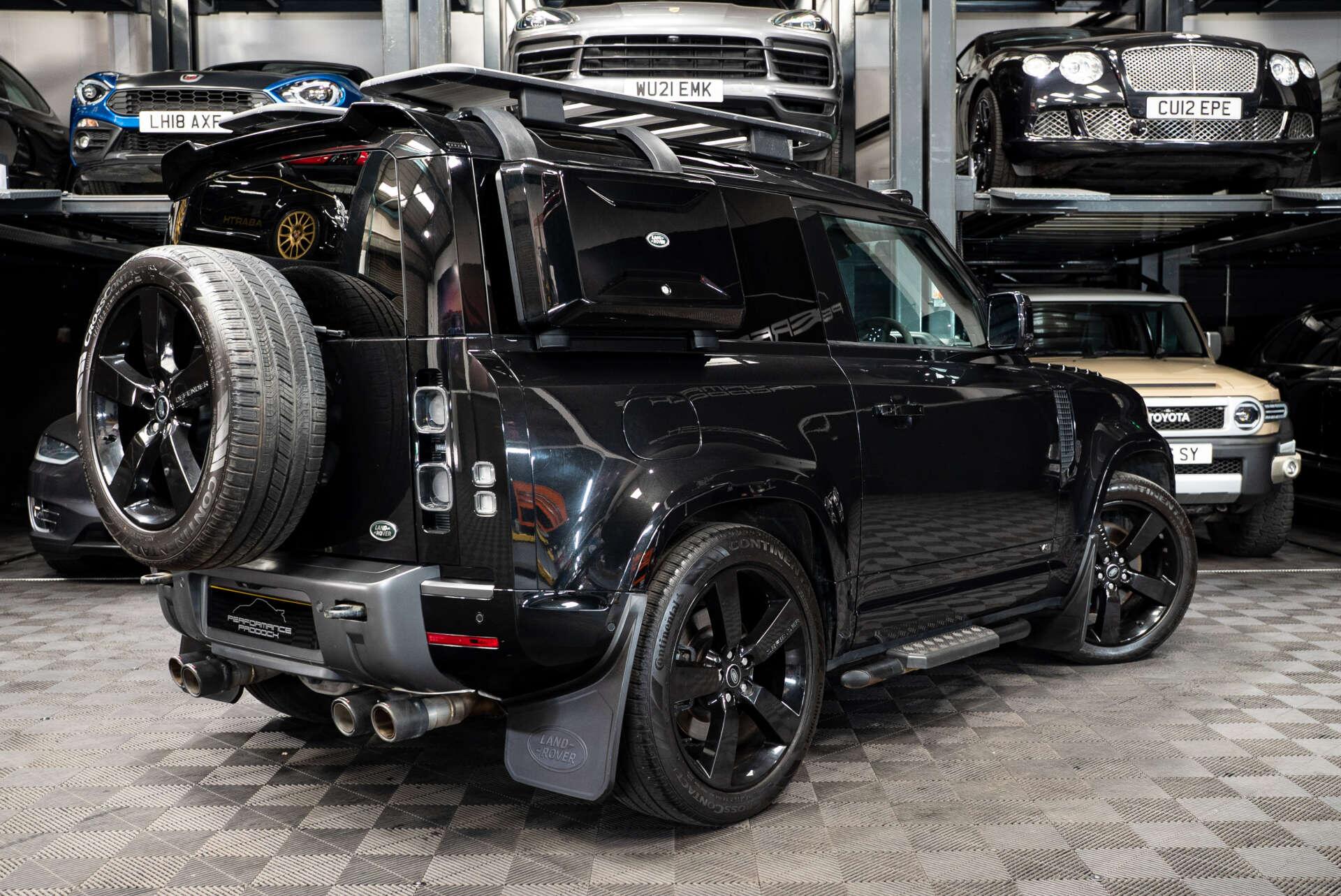 Land Rover Defender 90 view 10