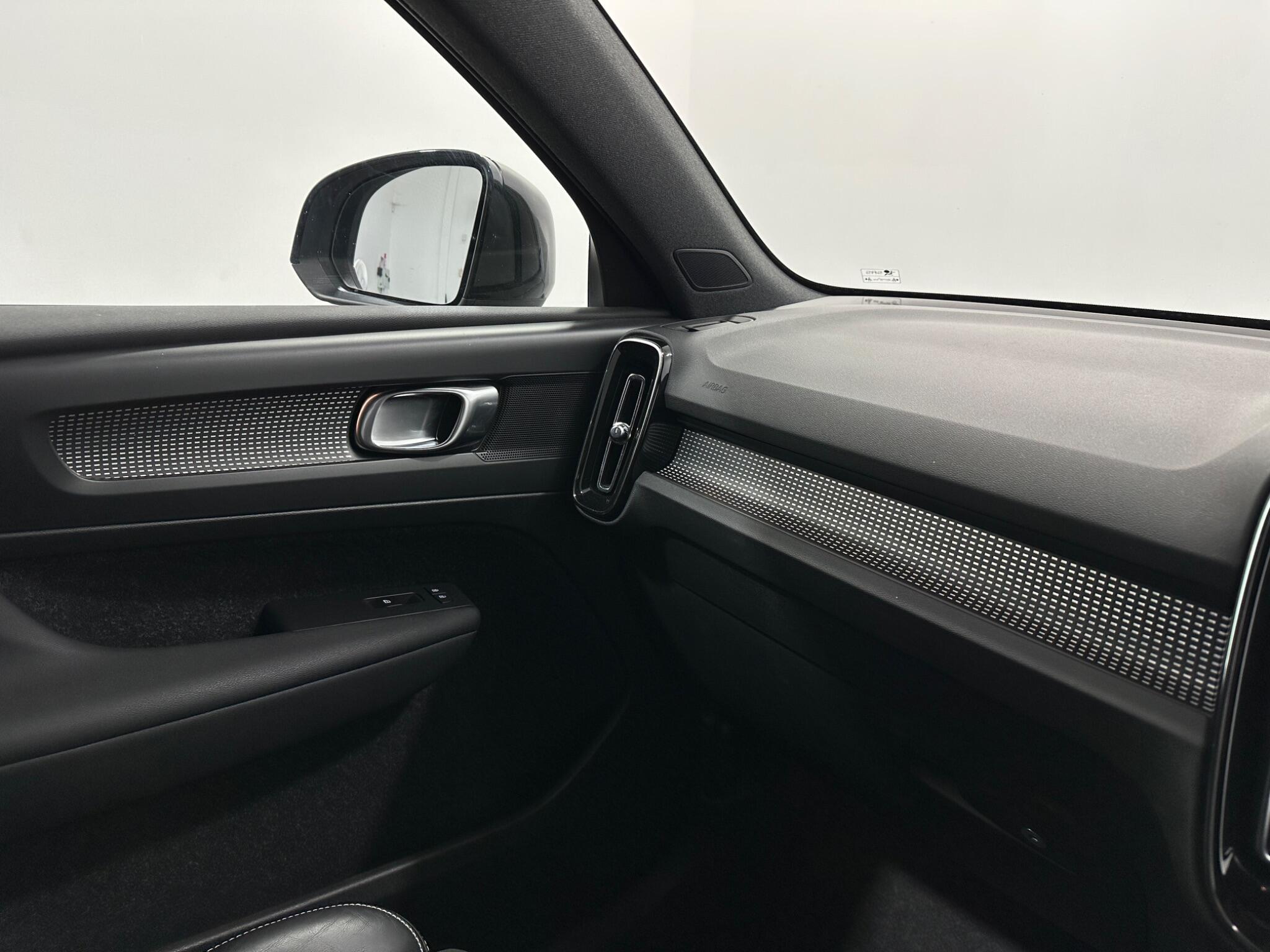Volvo XC40 view 25