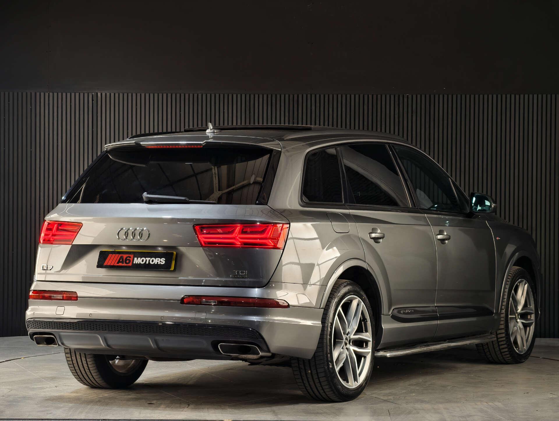 Audi Q7 view 13