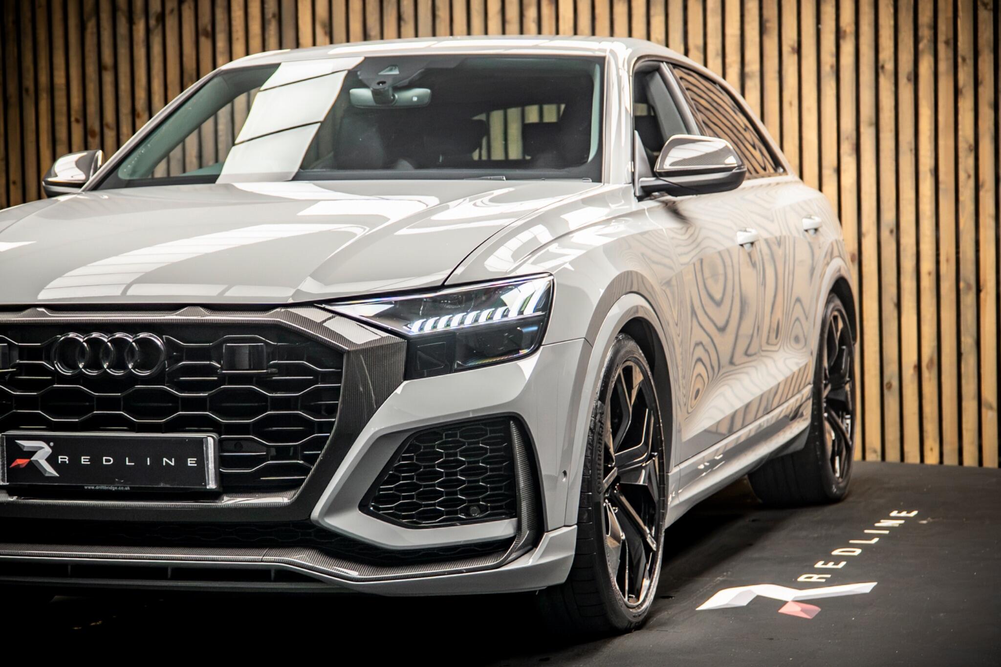 Audi RS Q8 view 12