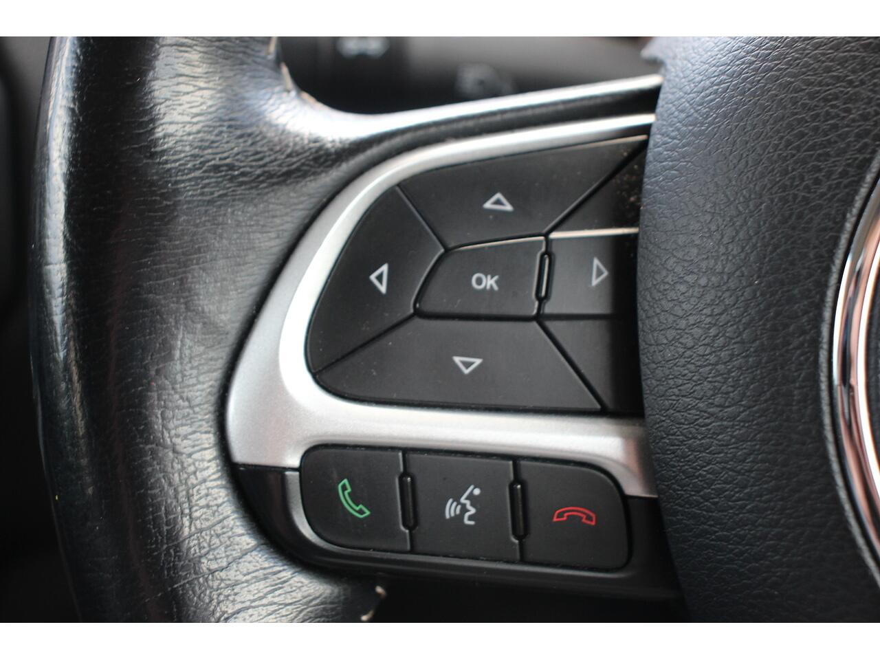 Jeep Renegade view 25