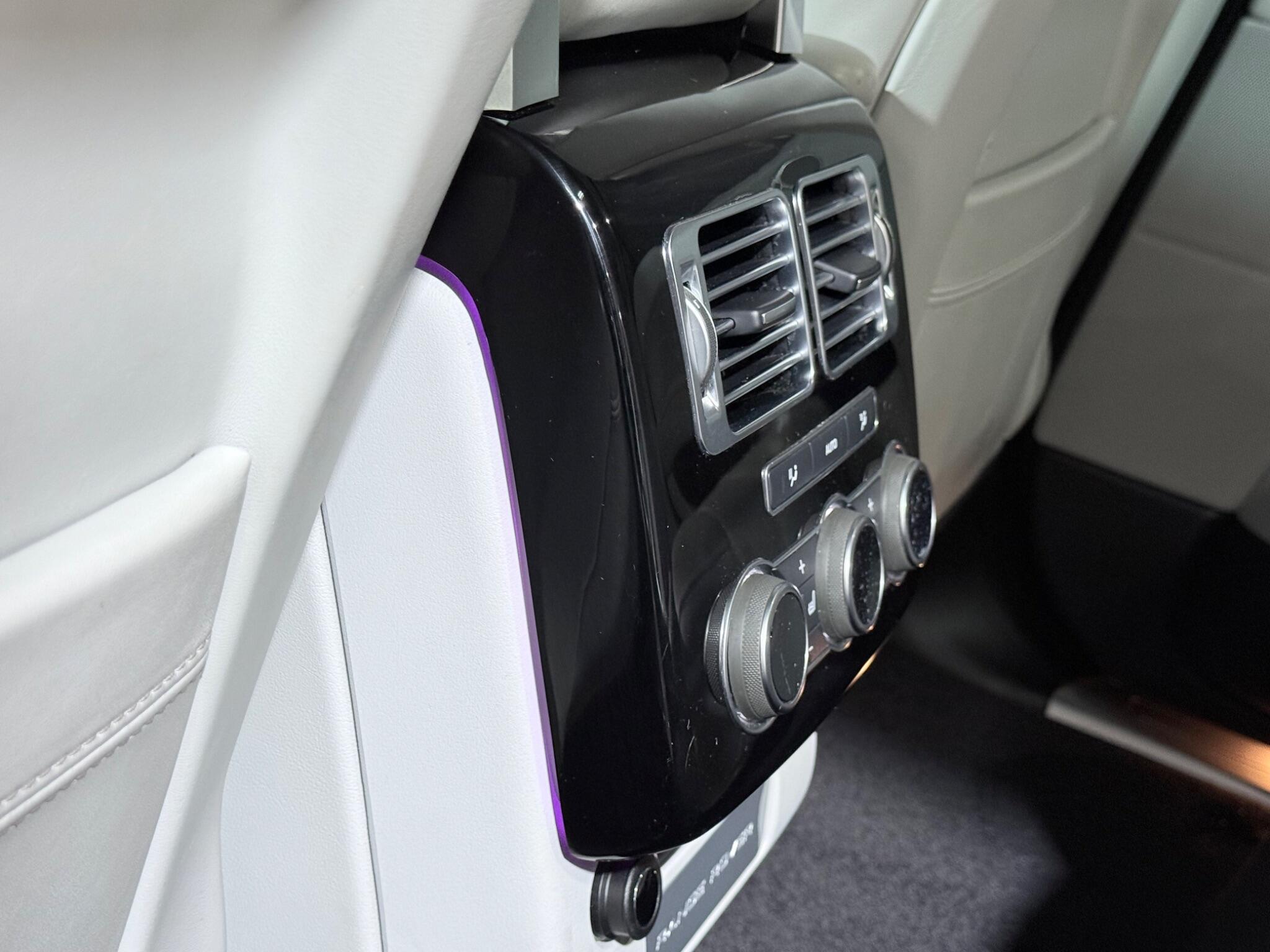 Land Rover Range Rover view 14