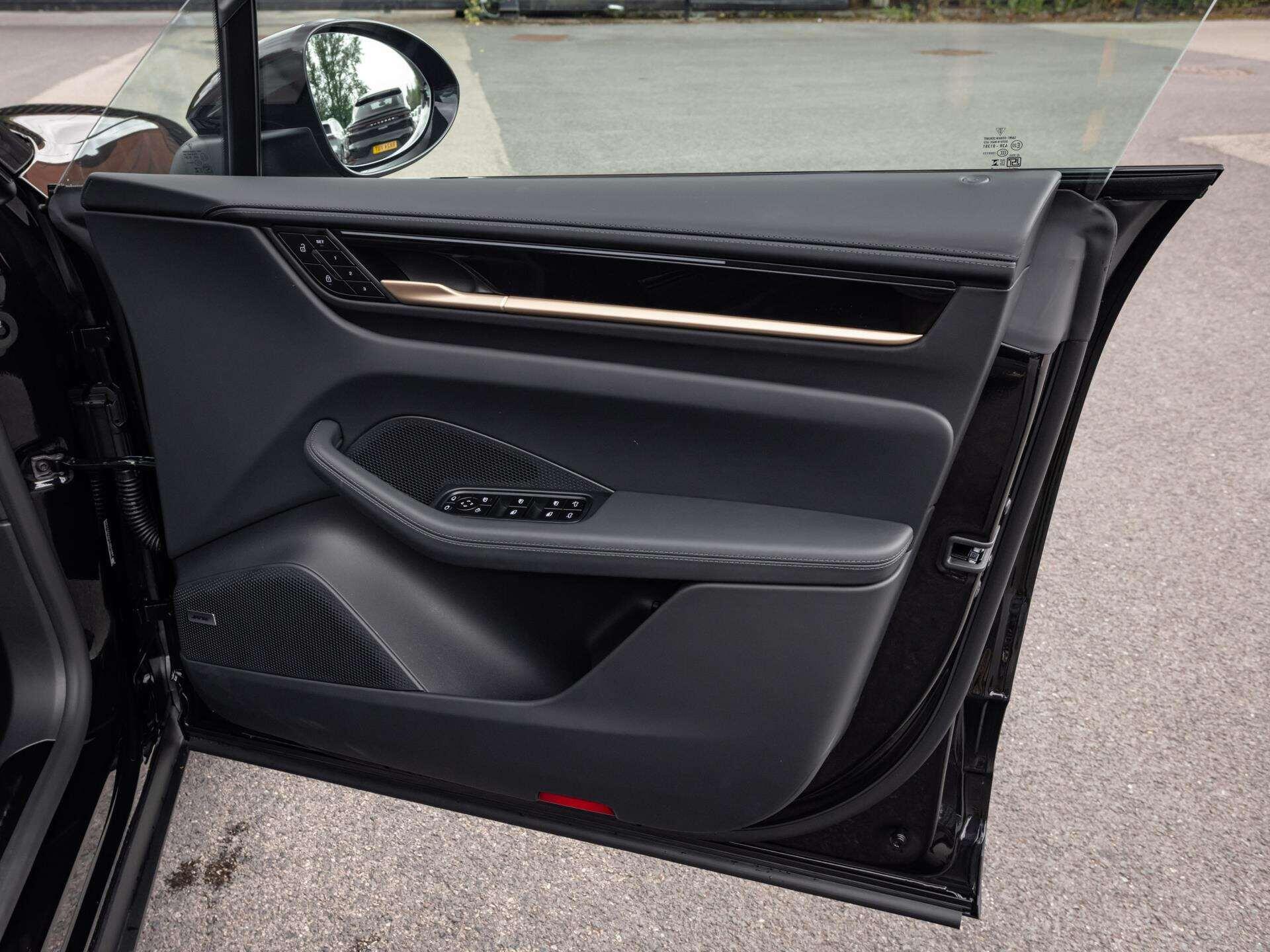 Porsche Macan view 37