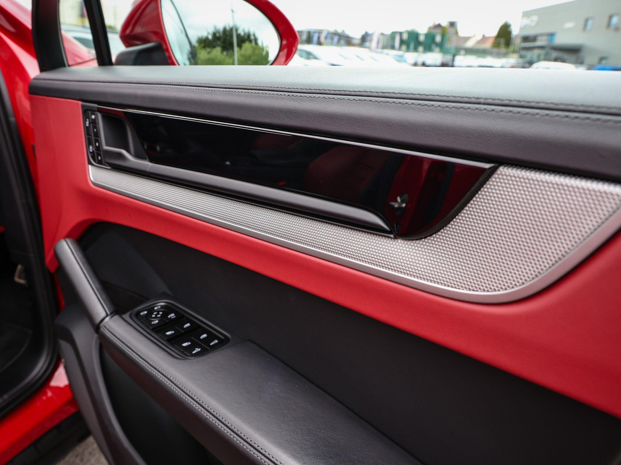 Porsche Cayenne view 58
