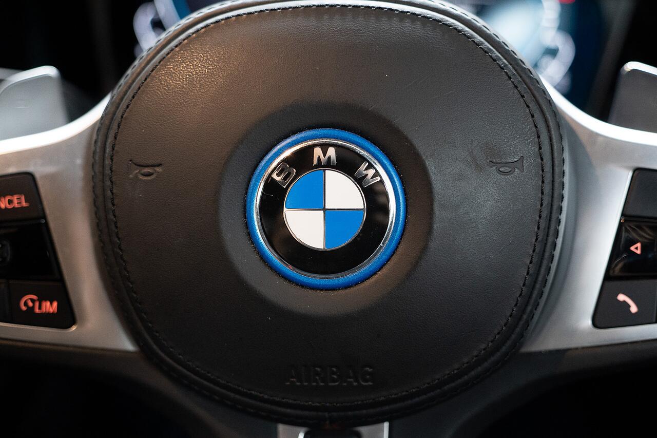 BMW 3 Series view 9
