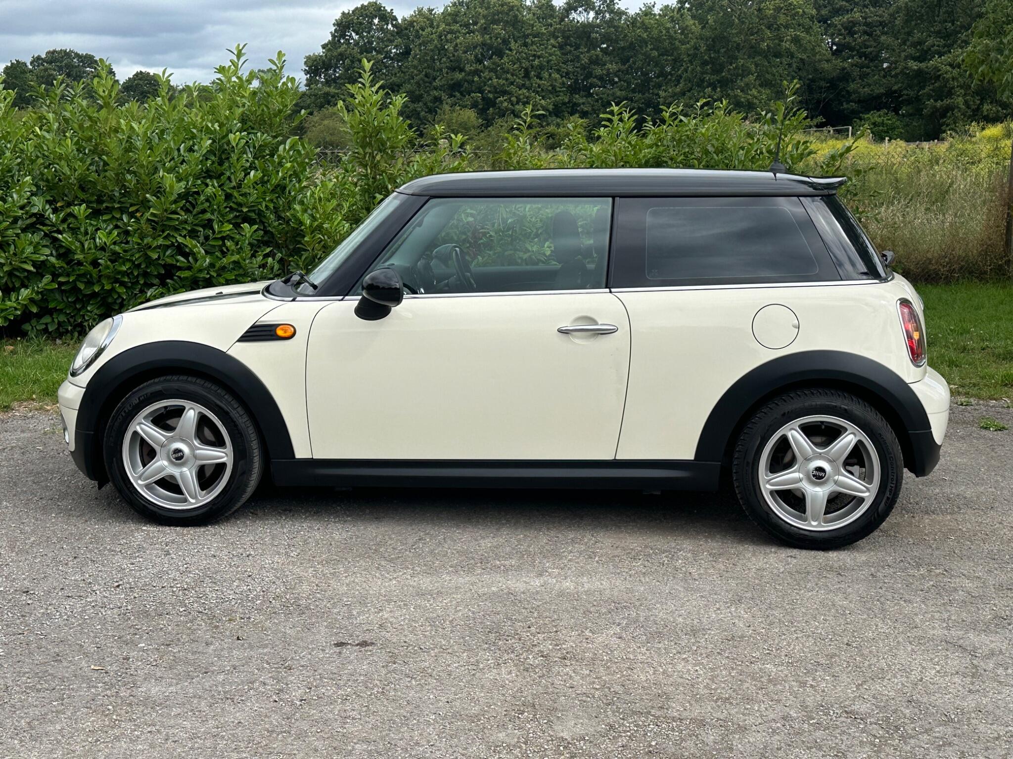 Mini Hatch view 14