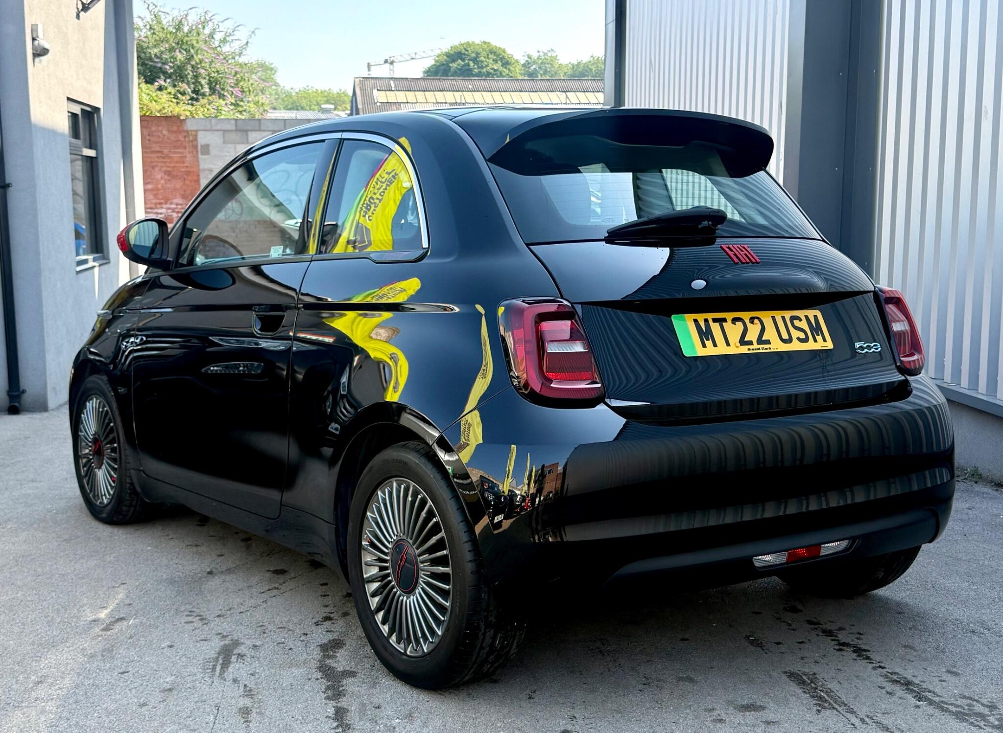 Fiat 500e view 6