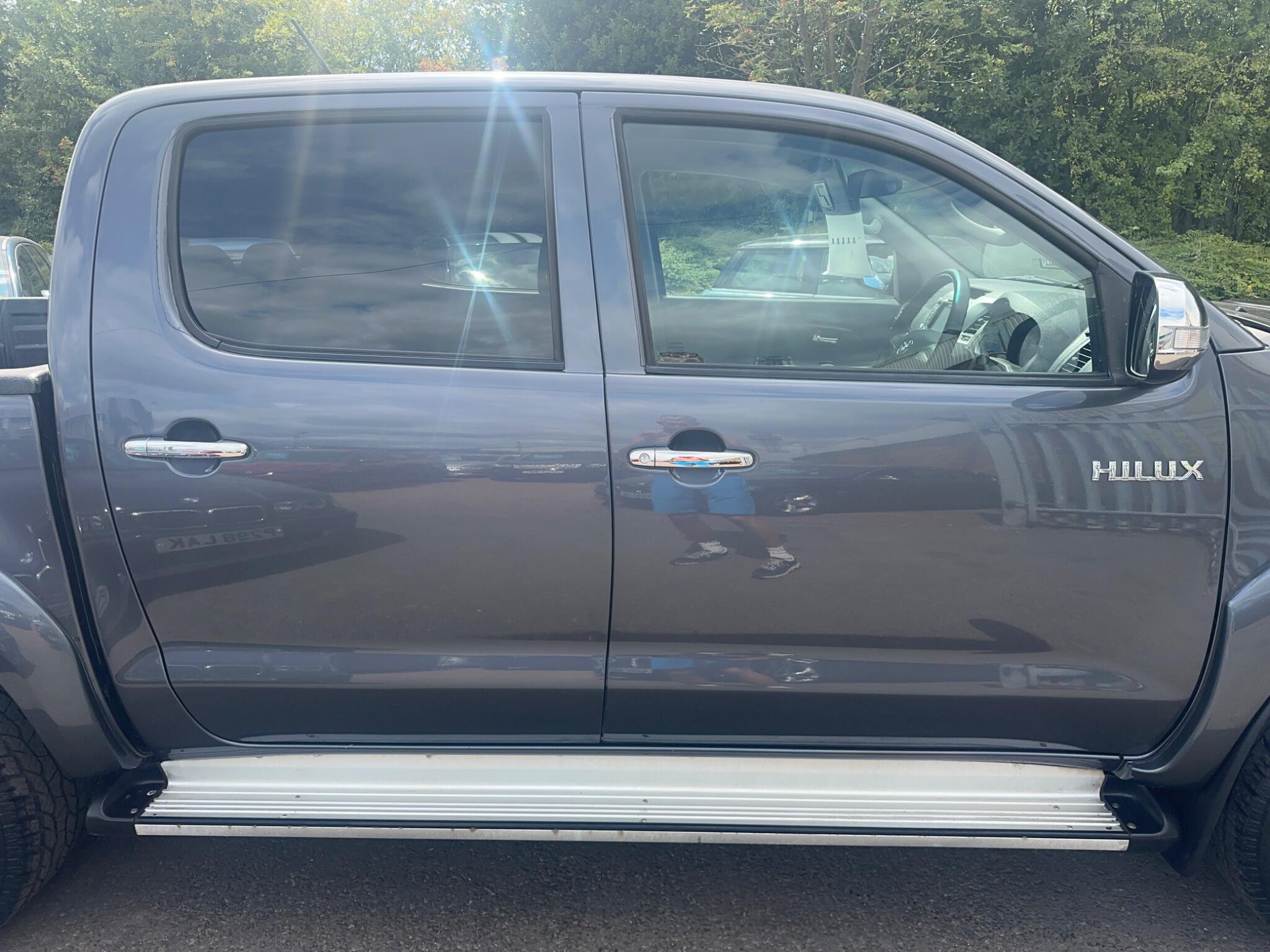 Toyota Hilux view 27