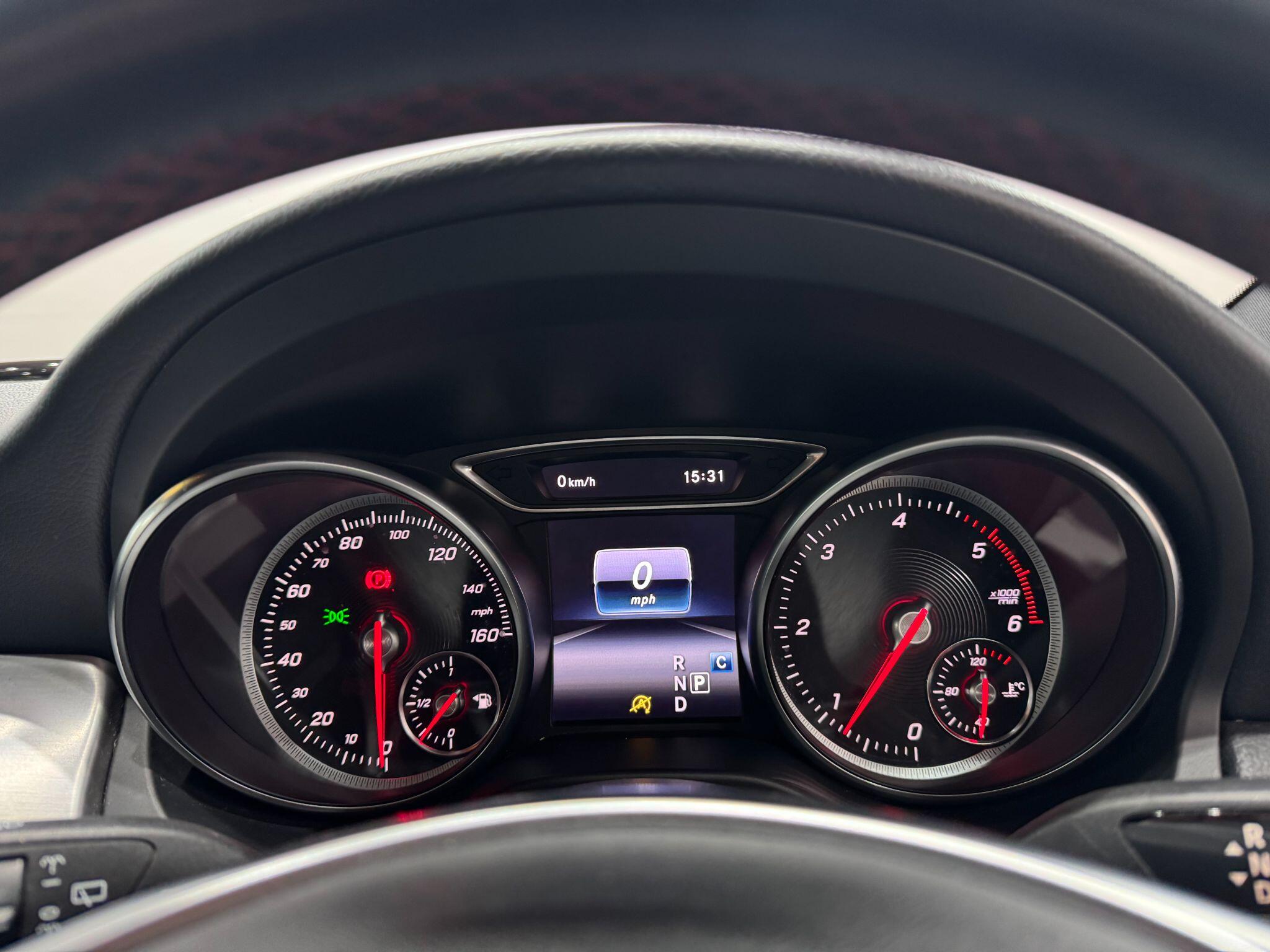 Mercedes-Benz Gla view 42