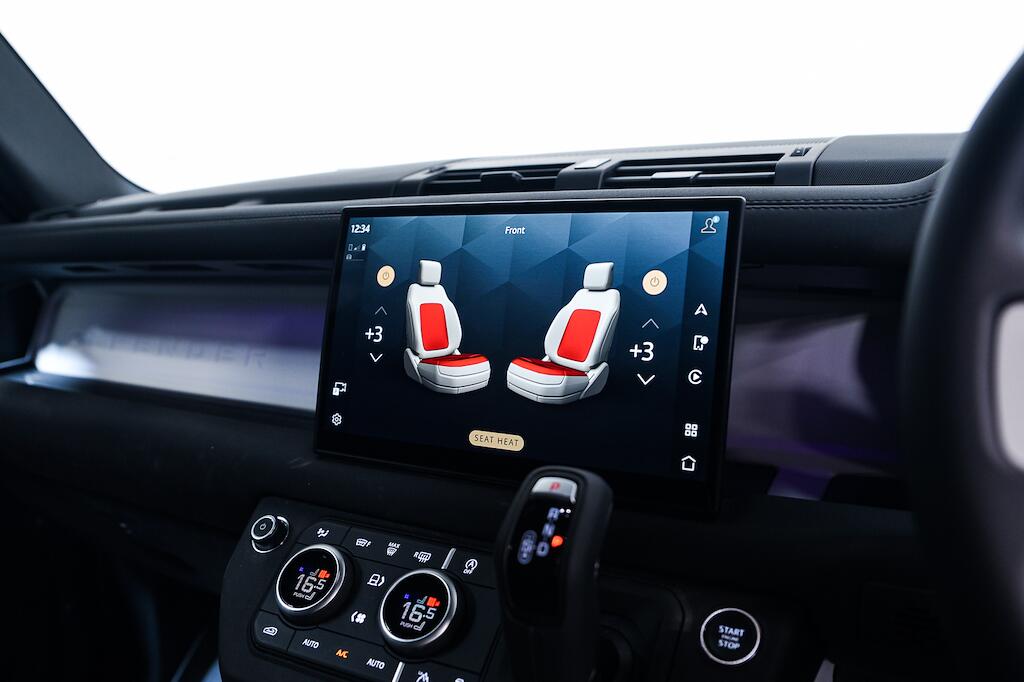 Land Rover Defender view 19