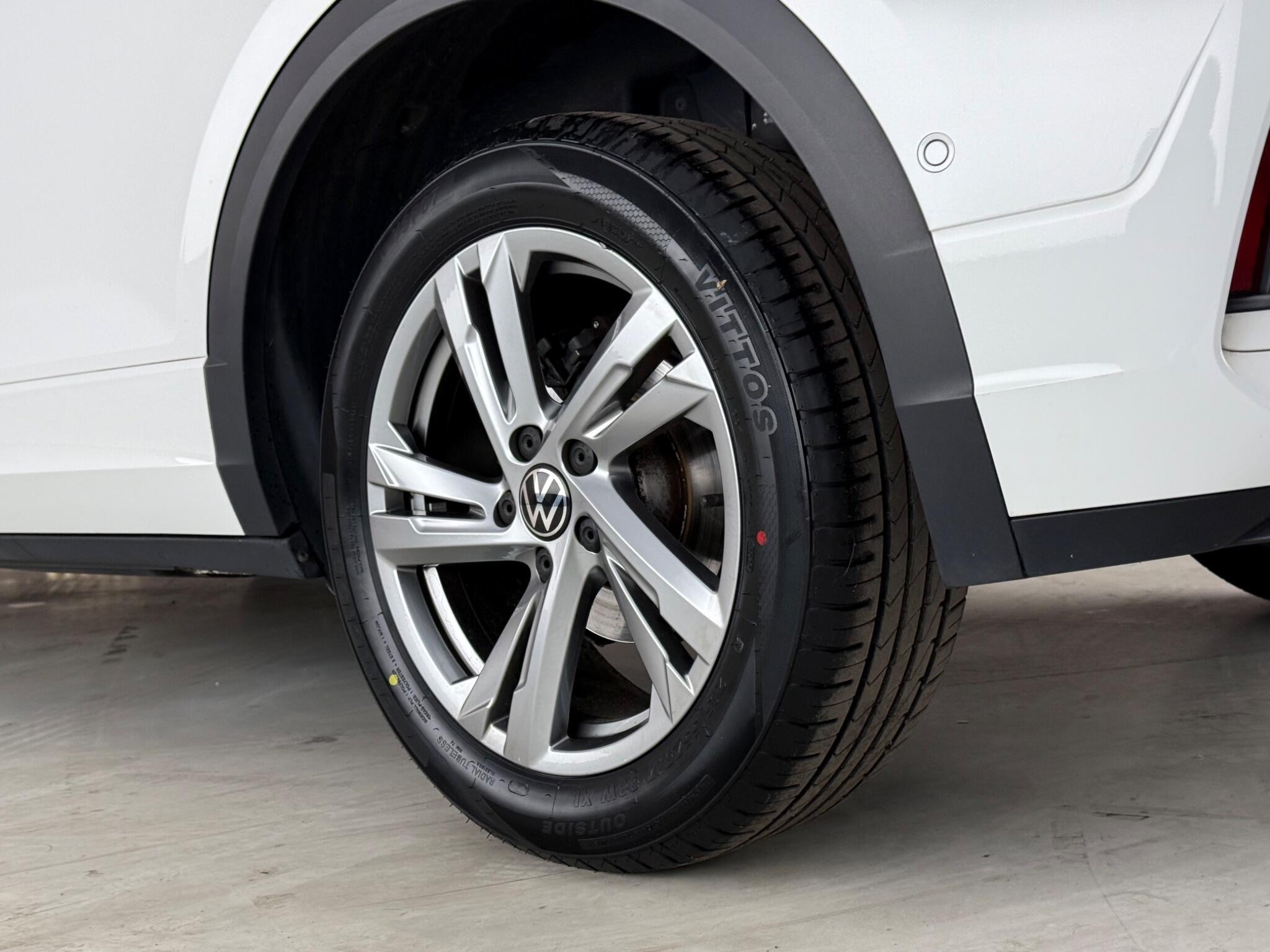 Volkswagen T-Roc view 28