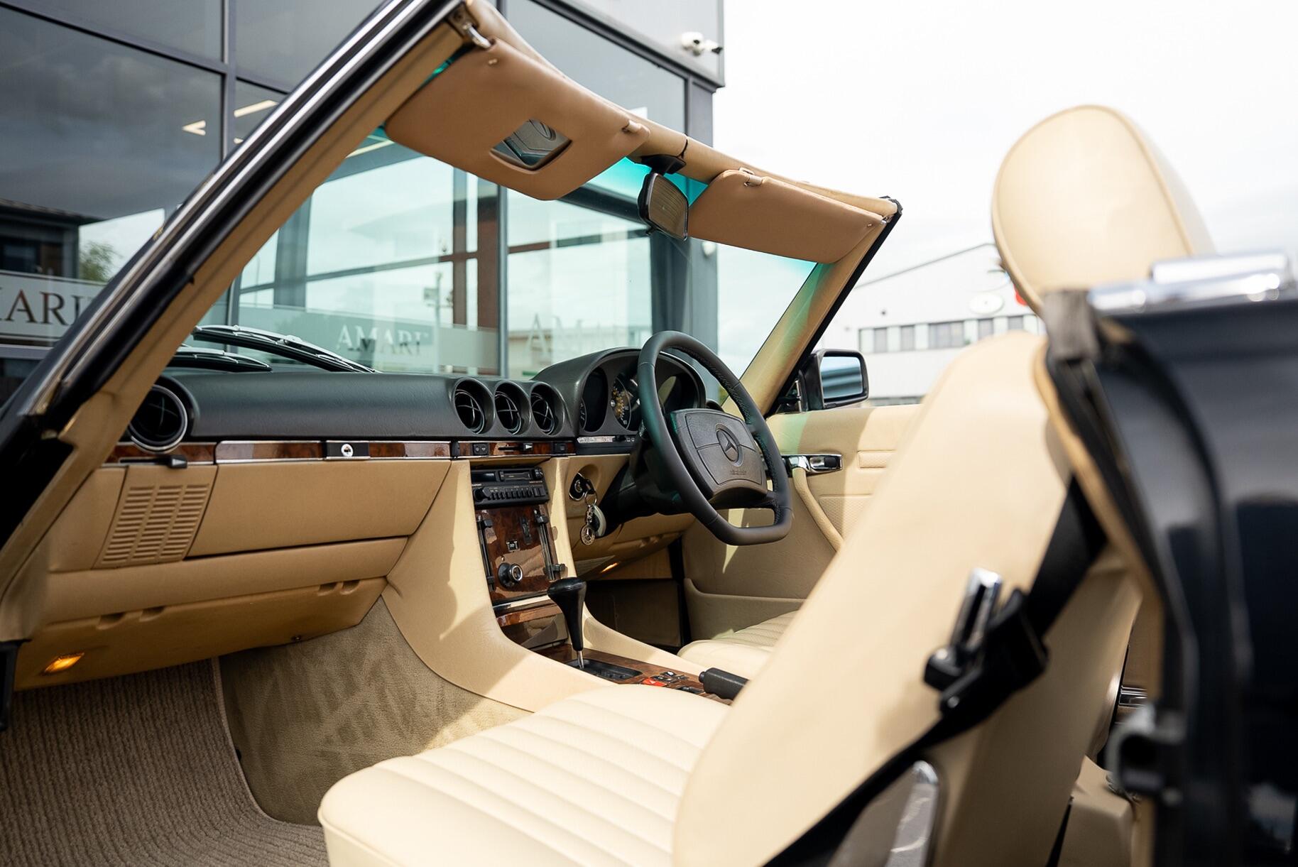 Mercedes-Benz 500 SL view 21