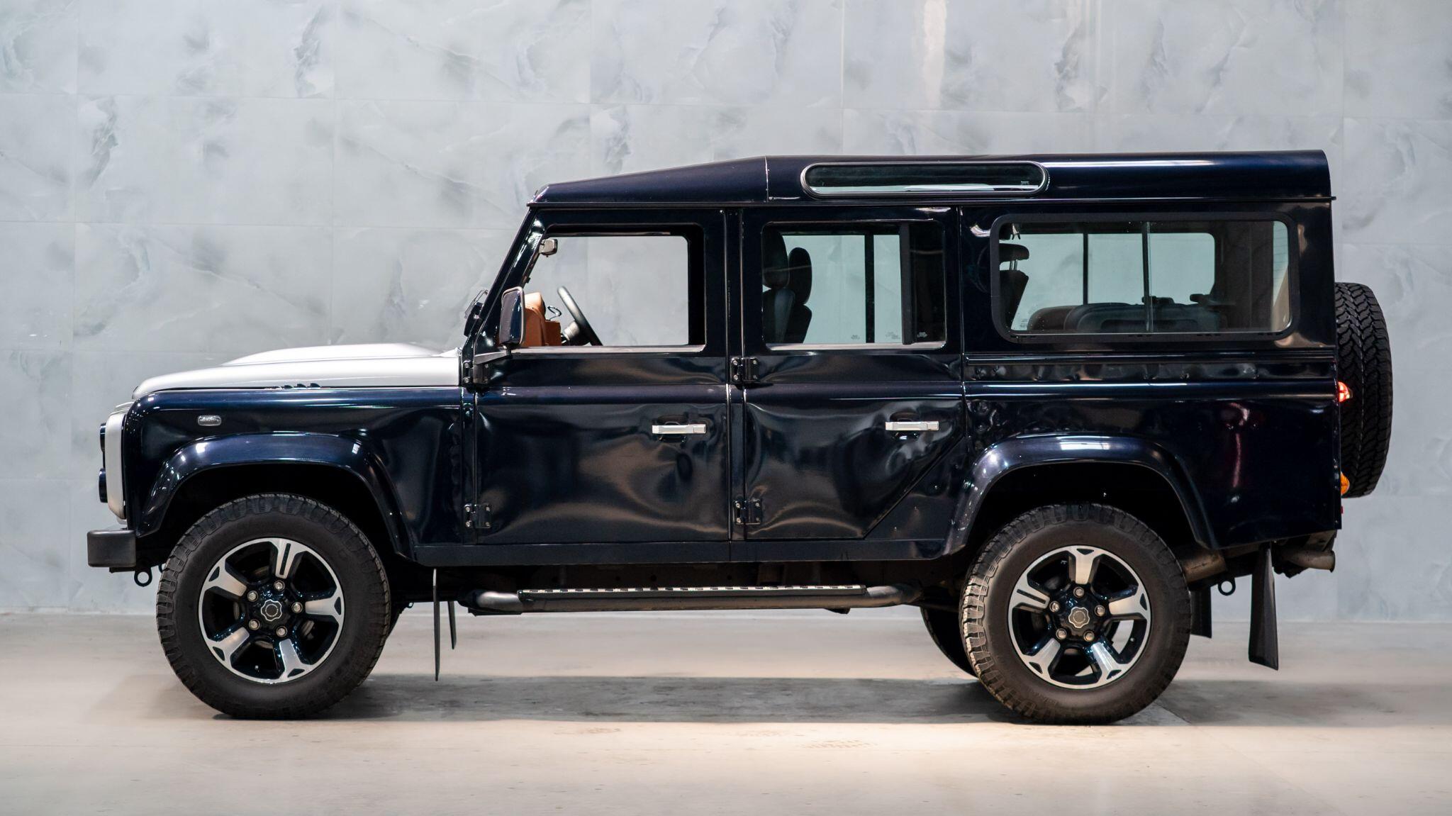 Land Rover Defender view 9