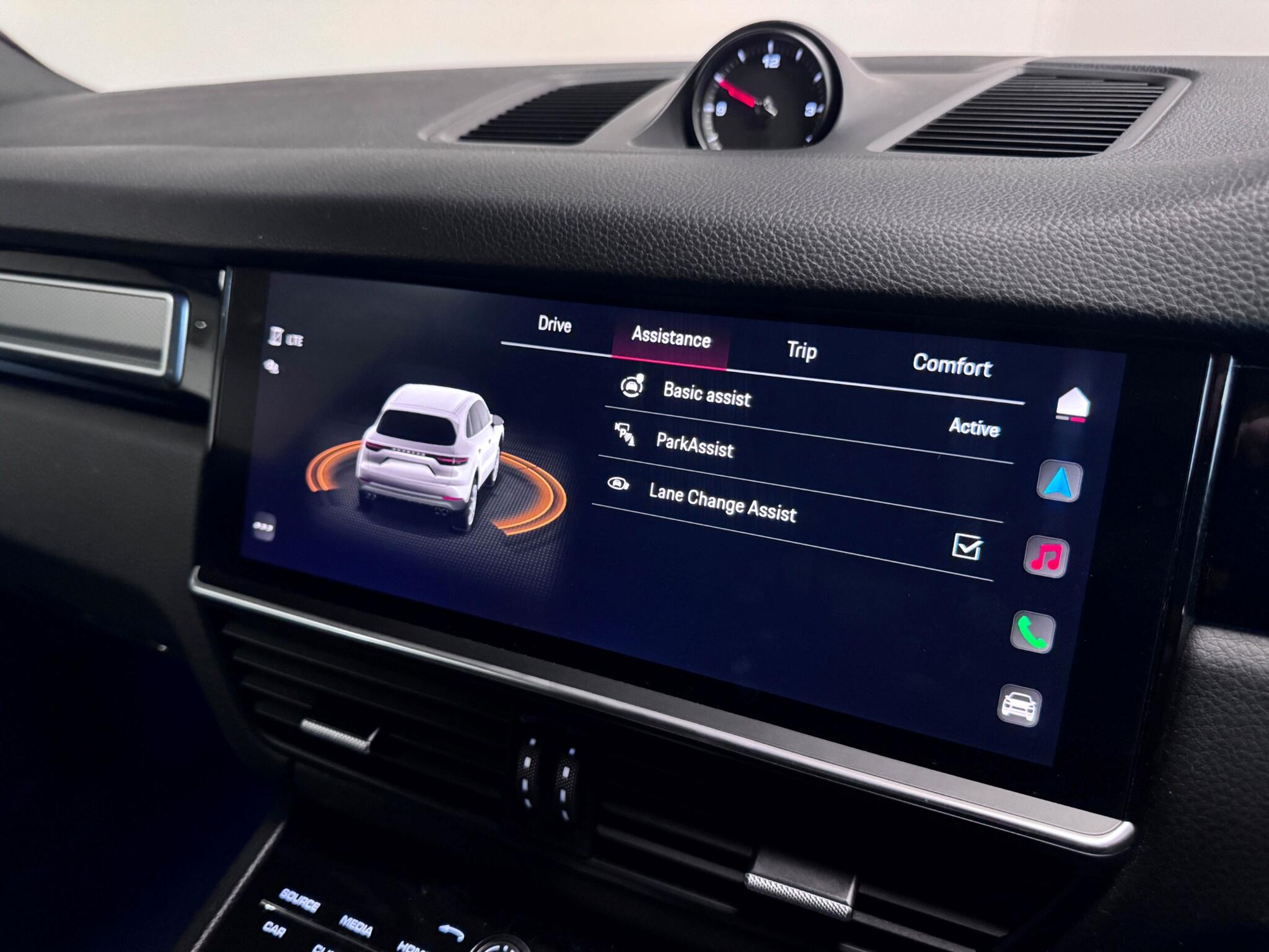 Porsche Cayenne view 49