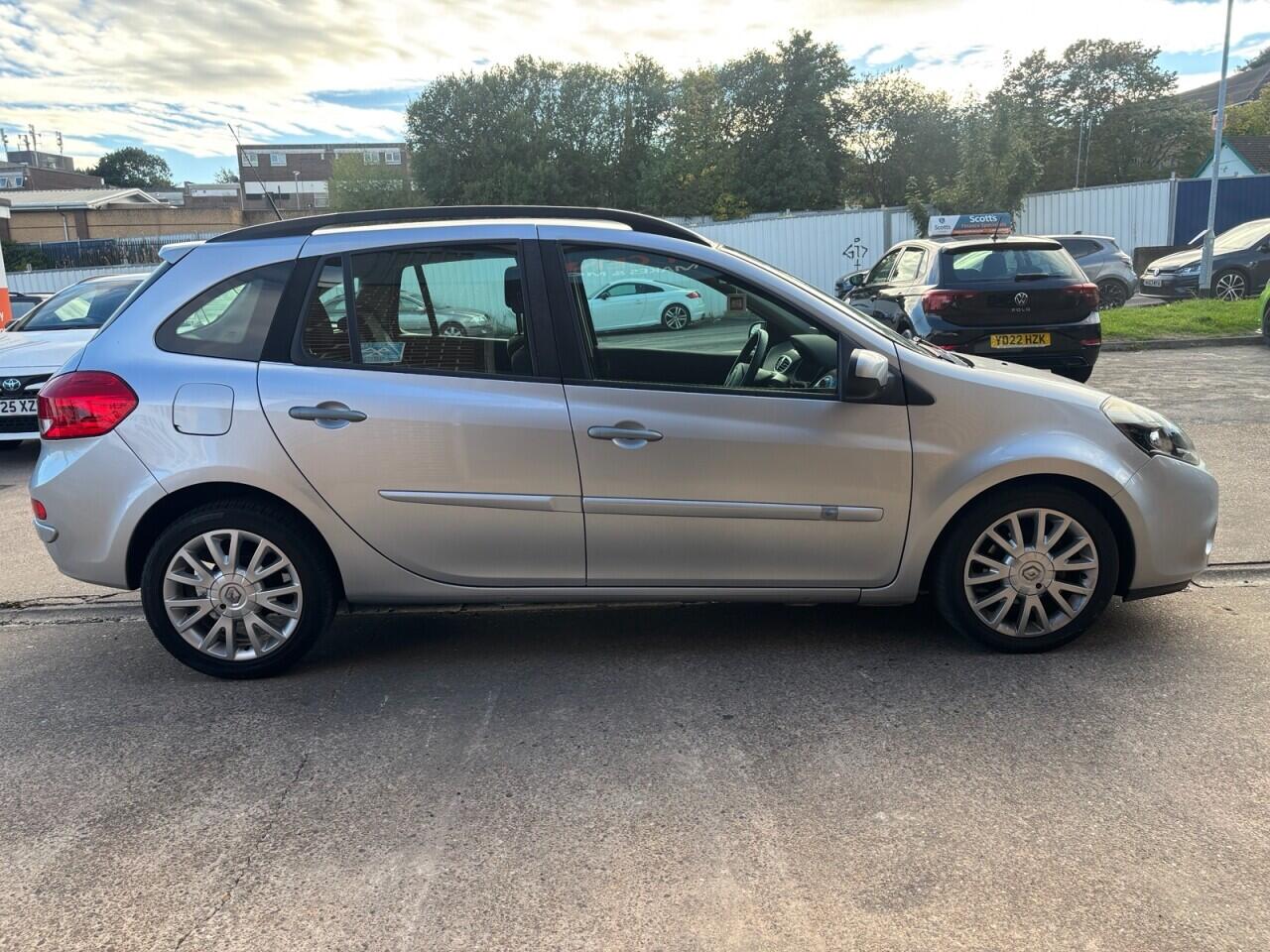 Renault Clio view 8